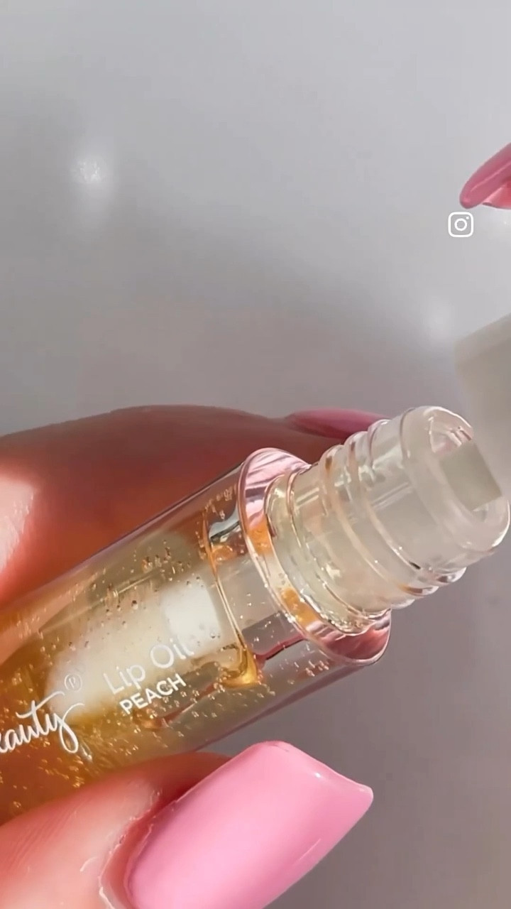 As someone who loves a good lip product but hates the feeling of heavy, sticky formulas, I really appreciate how lightweight and non-greasy this lip oil is. It feels like a dream on your lips, and the subtle peach scent is just an added bonus.

#LTKbeauty