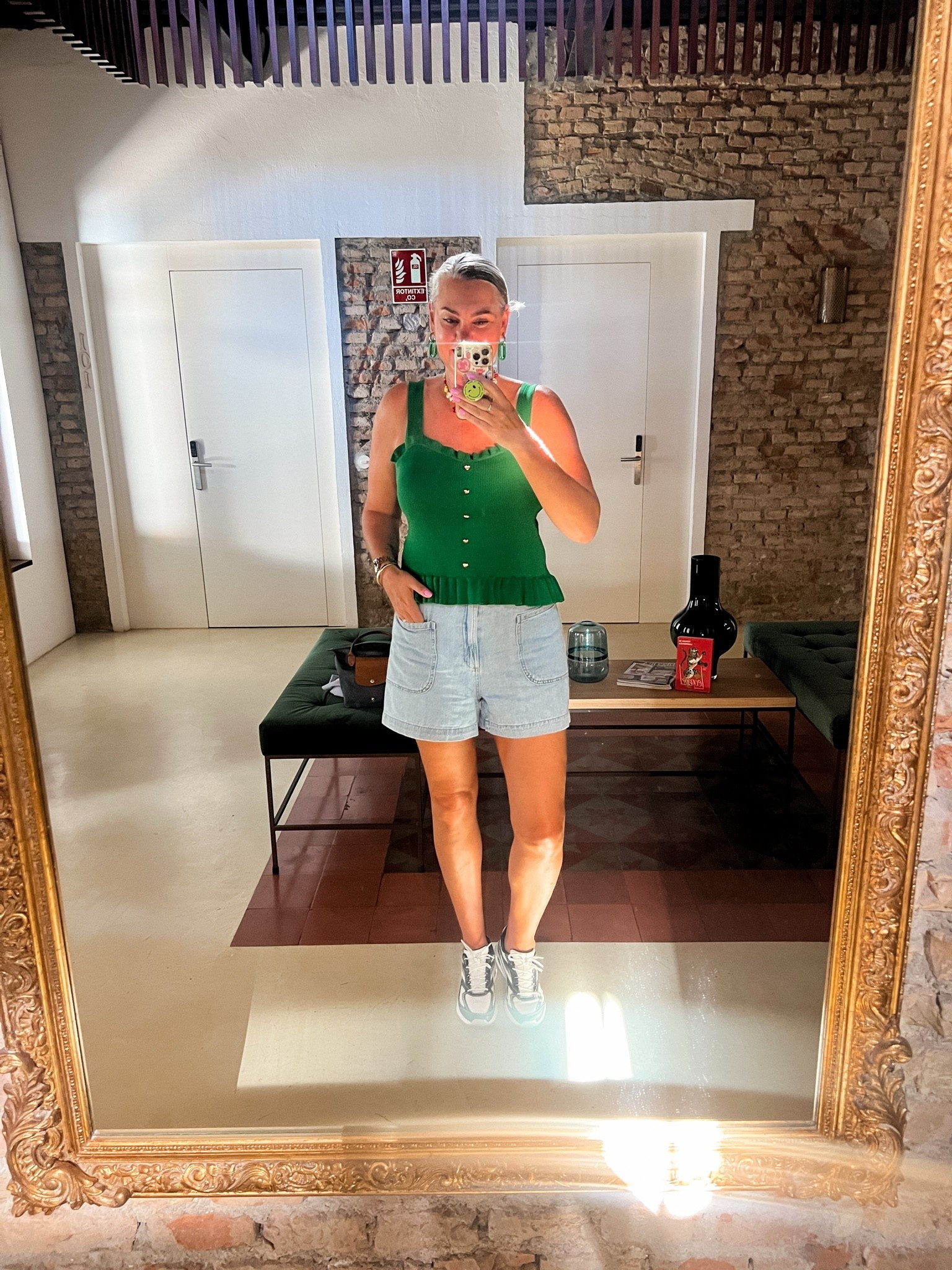 OOTD - Maandag. Groene top van Morgan du Toi (xl maar had kleiner gekund) https://wehkamp-nl.mtpc.se/6190484
Denim short is een oudje van Mango (L), groene bikini van Cyell en Skechers sneakers.

#LTKnederlands #LTKeurope #LTKtravel