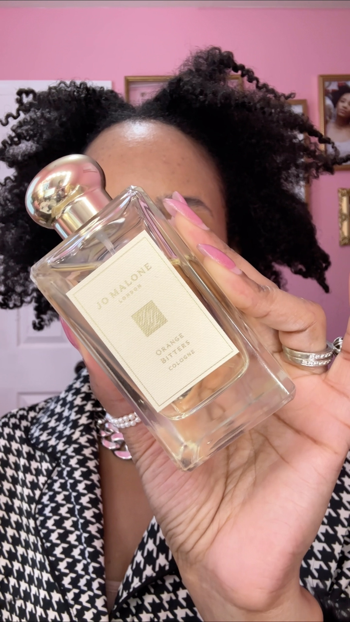 ✨ Day 35 of my scented countdown to 39 ✨

Today’s theme is a fragrance everyone should try 💫

Jo Malone Orange Bitters — bright, uplifting, and full of zest. 🍊 It’s a total mood booster that layers beautifully with just about anything. A must-try for fragrance lovers everywhere! ✨🤍

#FragranceLover #JoMalone #OrangeBitters #FragranceCommunity #PerfumeCollection #MoodBooster #LayeringFragrance #LuxuryFragrance #PerfumeTok #ScentOfTheDay #FragranceDiaries #BrightAndCitrusy #JoMaloneLondon

#LTKGiftGuide #LTKBeauty #LTKHoliday