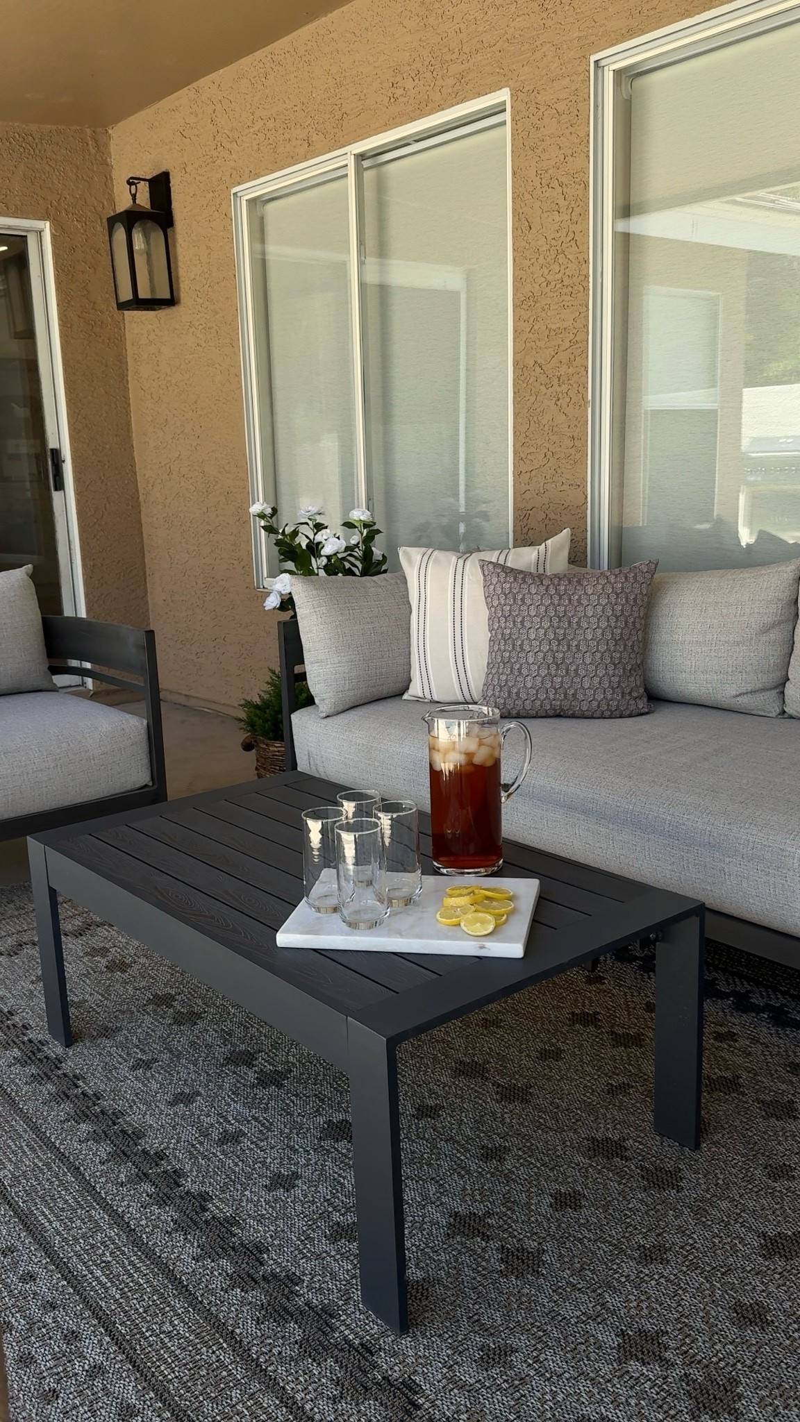 Can’t get over this view of our patio 🤩 
The piece that really ties it all together is this gorgeous rug! The pattern is *chefs kiss* 

#ad #wayfair #wayfairpartner @Wayfair