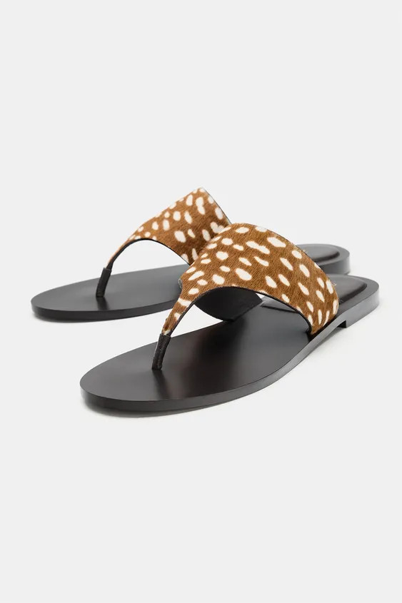 FLACHE LEDERSANDALE MIT STRUKTURMUSTER | Zara DE