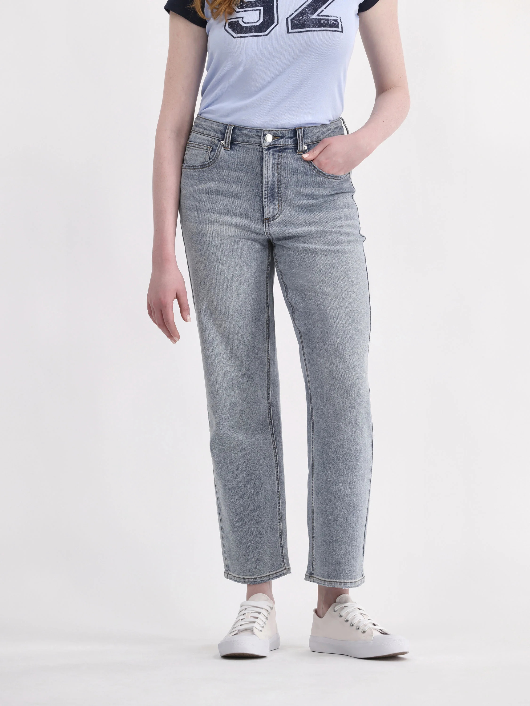 No Boundaries High-Rise Straight Leg Jeans, 29.5” Inseam, Women's and Women's Plus | Walmart (US)