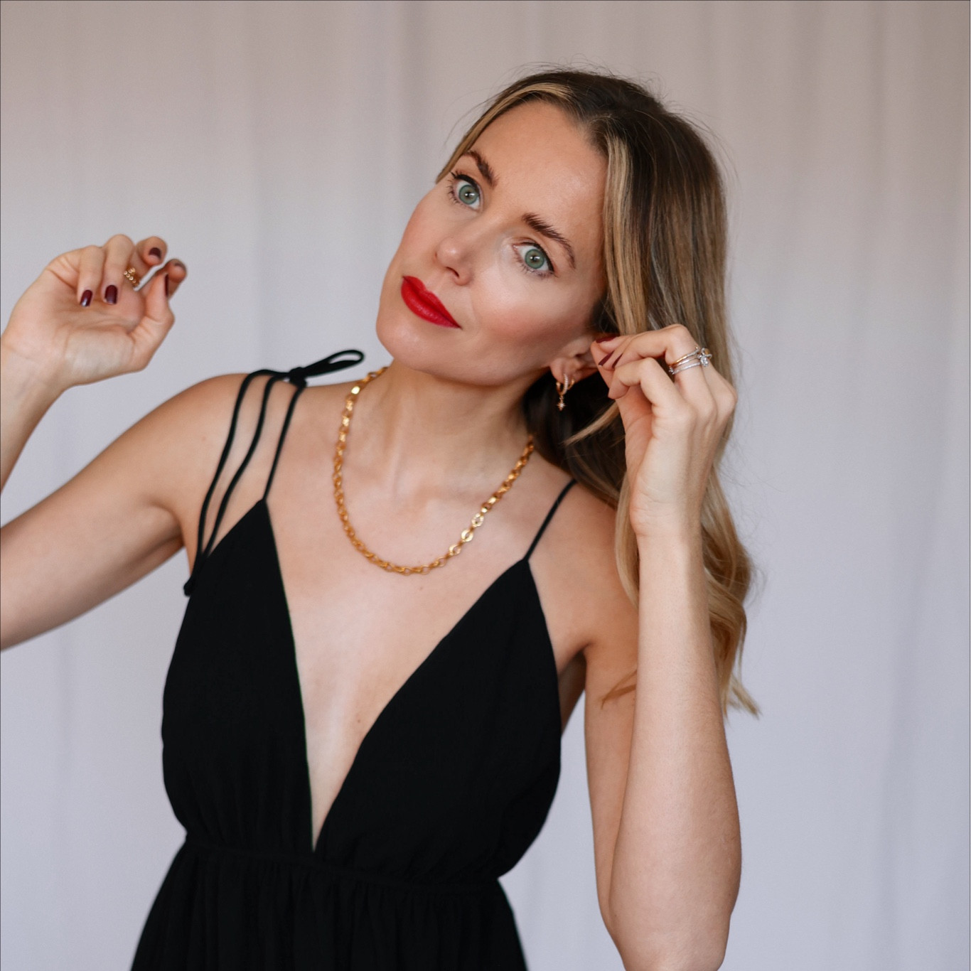 Christmas makeup 
Party makeup
Christmas party makeup 
Festive makeup
Red lip 

#LTKSeasonal #LTKCyberweek #LTKeurope