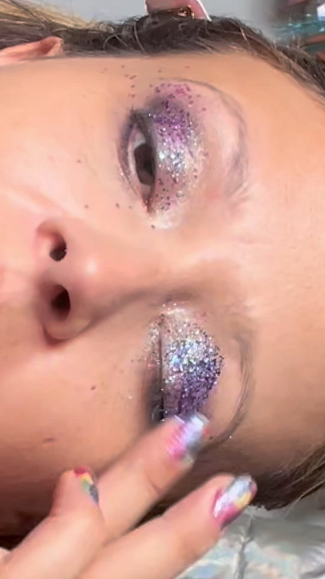 E veio aí a primeira make de carnaval da temporada hahahahah  Creme: Lala retro whipped cream @drunkelephant 
Base: super dewy @makeuprevolution 
Mousse sombra @chanel.beauty 
Paleta very graphique @sephorabrasil 
Iluminador silver factory @narsissist 
Glitters 
Blush sleepy girl @rhode 
Iluminador @wetnwildbeauty.brasil 
Gloss guava spritz @rhode 
Batom em barro que minha prima @anap_bazilio me trouxe do Marrocos 
Rímel @maybellinenybrasil

#LTKbrasil #LTKbeleza