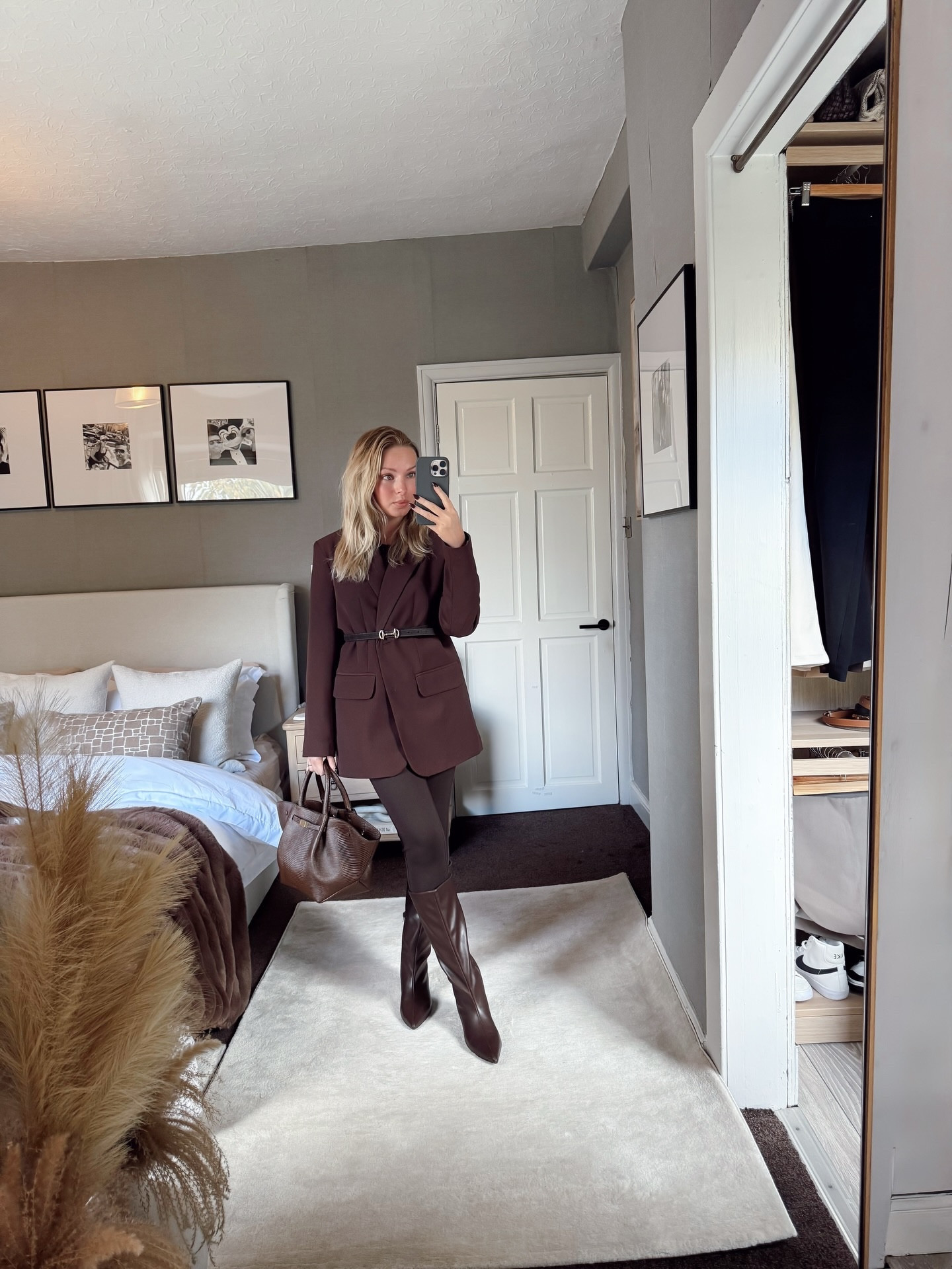 “Put on a blazer to remind myself I am, in fact, an adult… despite everything my weekend behavior suggests.😂🙈

#autumn #outfitlayering #brownoutfit #kneeboots #leeds #fashionblogger #styleblogger #autumnoutfit  #zara #leatherboots  #ʜᴍxᴍᴇ #emmaeva #classyoutfit #outfitinspiration #brownoutfits #kneebootsoutfit #leggings #leatherbootsoutfit  #cosyoutfit #chicouyfits #elegantoutfit #liketoknowit #liketoknowitstyle #plt #allbrownoutfit #kneebootsoutfit #leatherboots #leatherbag #potd #ootd #outfitinspiration #autumnlook #afforɗablefashion
