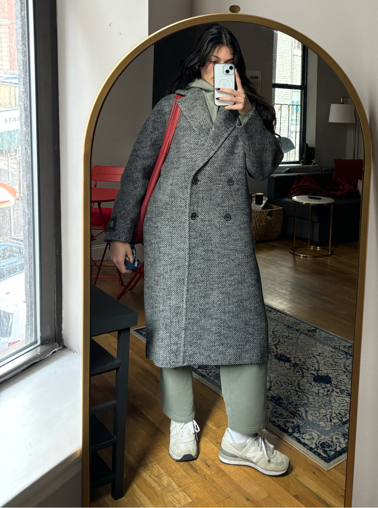 Outfit of the day🖤 wearing my favorite new winter coat from Aritzia! The most classic, best selling tailored coat! A perfect gift for your loved ones 🎁

#LTKGiftGuide #LTKSeasonal #LTKStyleTip