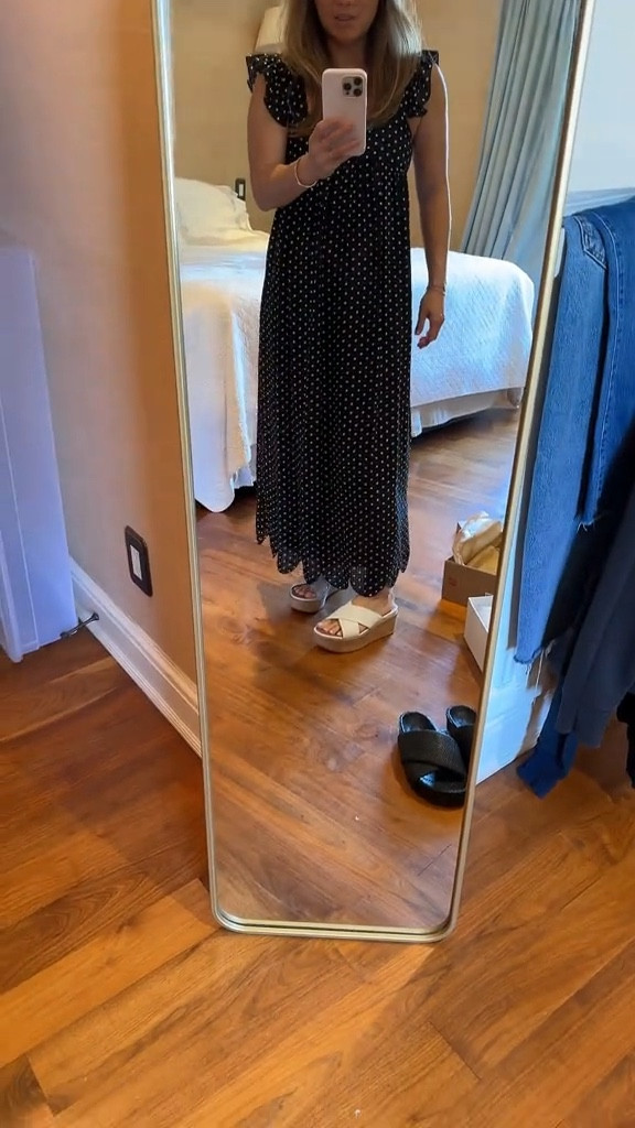 In the middle of my summer closet edit and new shoes arrived so I took a break to try these suckers on. Sharing with you. Comy platform slides for summer! Not too $$$ and rhe white ones have a padded footbed so its like walking on clouds.  #nycstylist #nycmom #nycstyle #stylistpicks #springsummer #highandlowshopping #summersandals #summerslides #summershoes @St. Agni @FitFlop 

#LTKStyleTip #LTKSeasonal