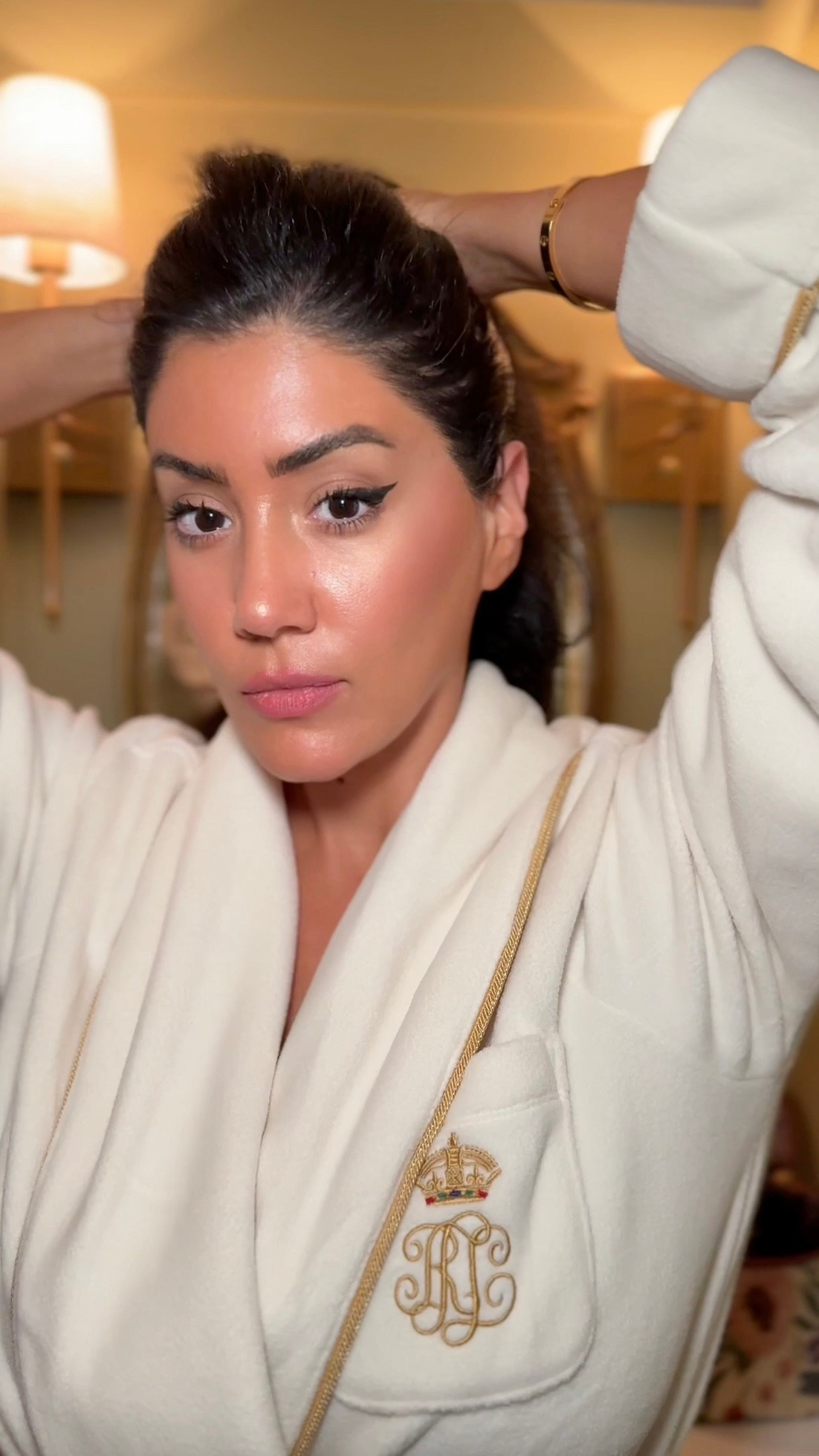 Can’t get over the glow this one gives… linking my current favorite face palette for that soft, candlelit finish ✨ 

#LTKBeauty
#LTKMakeup
#GlowySkin
#DewyMakeup
#MakeupFavorites 

#LTKHoliday #LTKBeauty #LTKGiftGuide