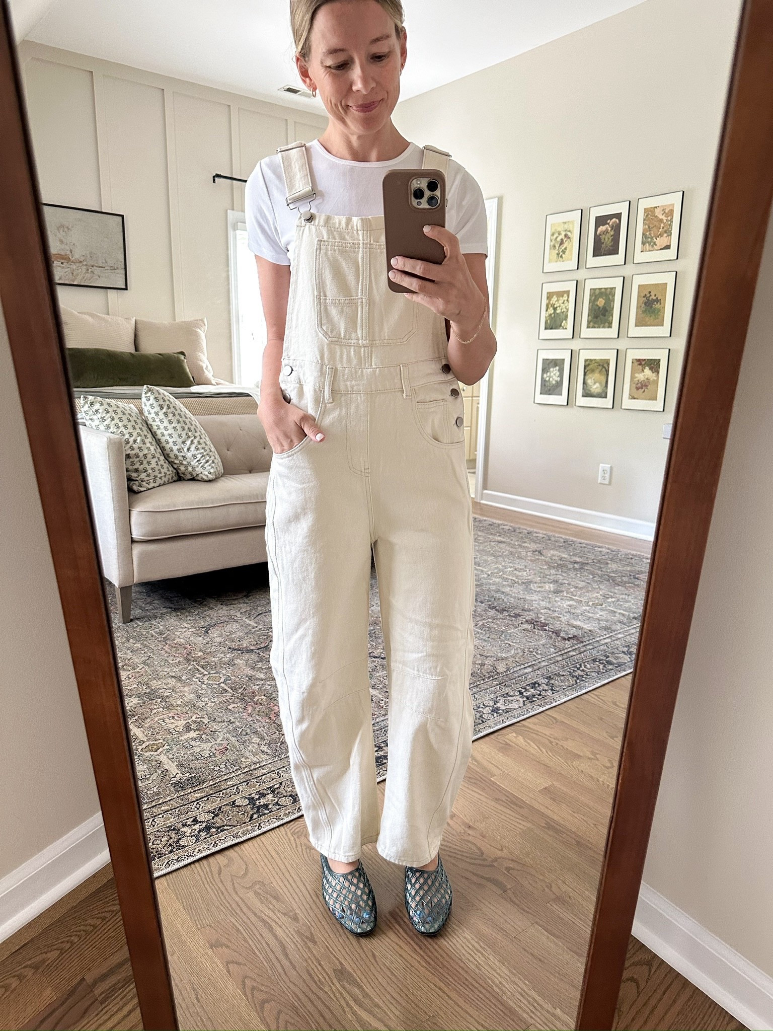 Not sure how I feel about the jelly shoes, but I love the overalls! 

#LTKFashion #BackstreetBoys2025

#LTKFindsUnder50