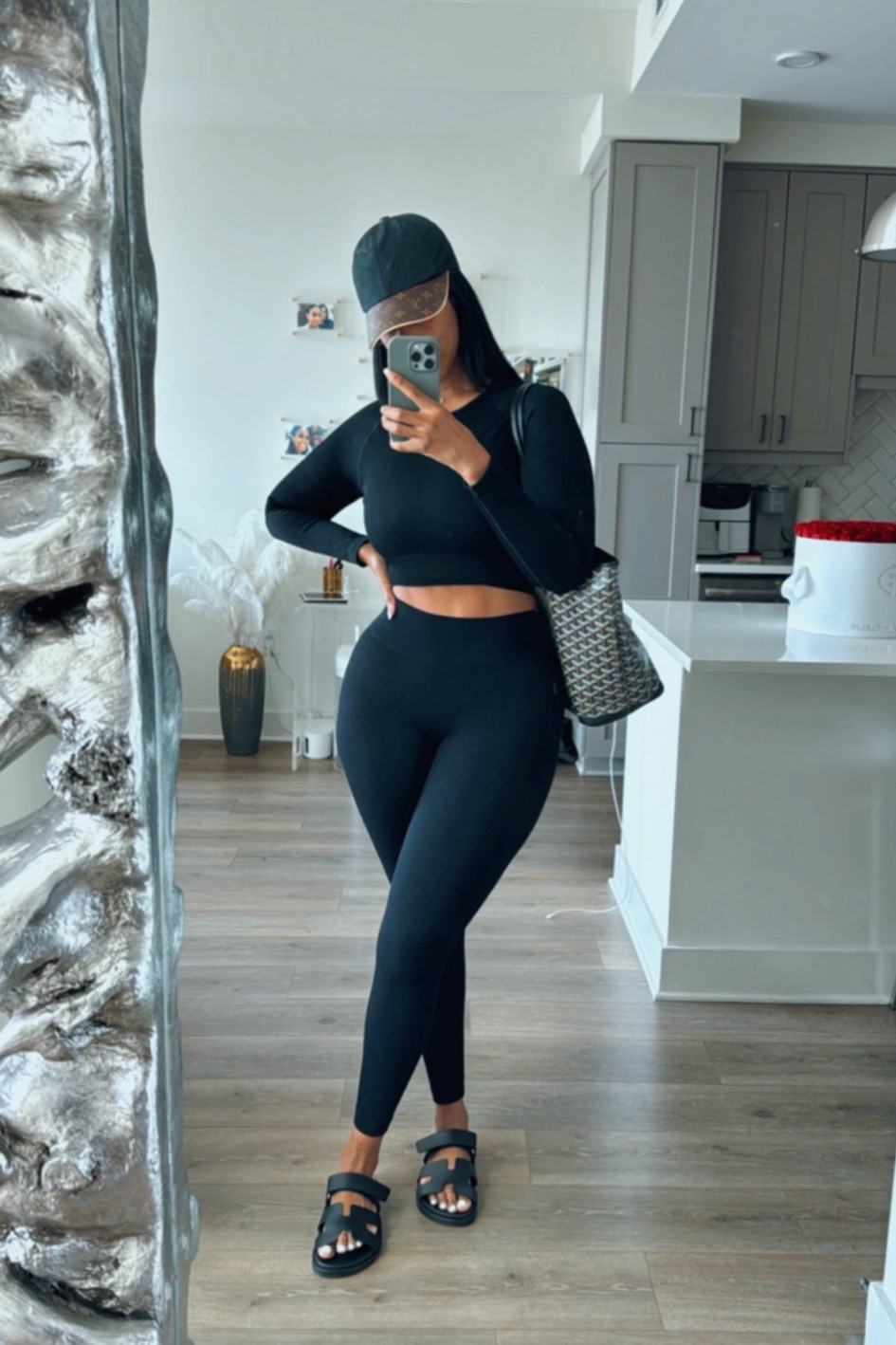 The perfect “Running Errands” two piece 🖤