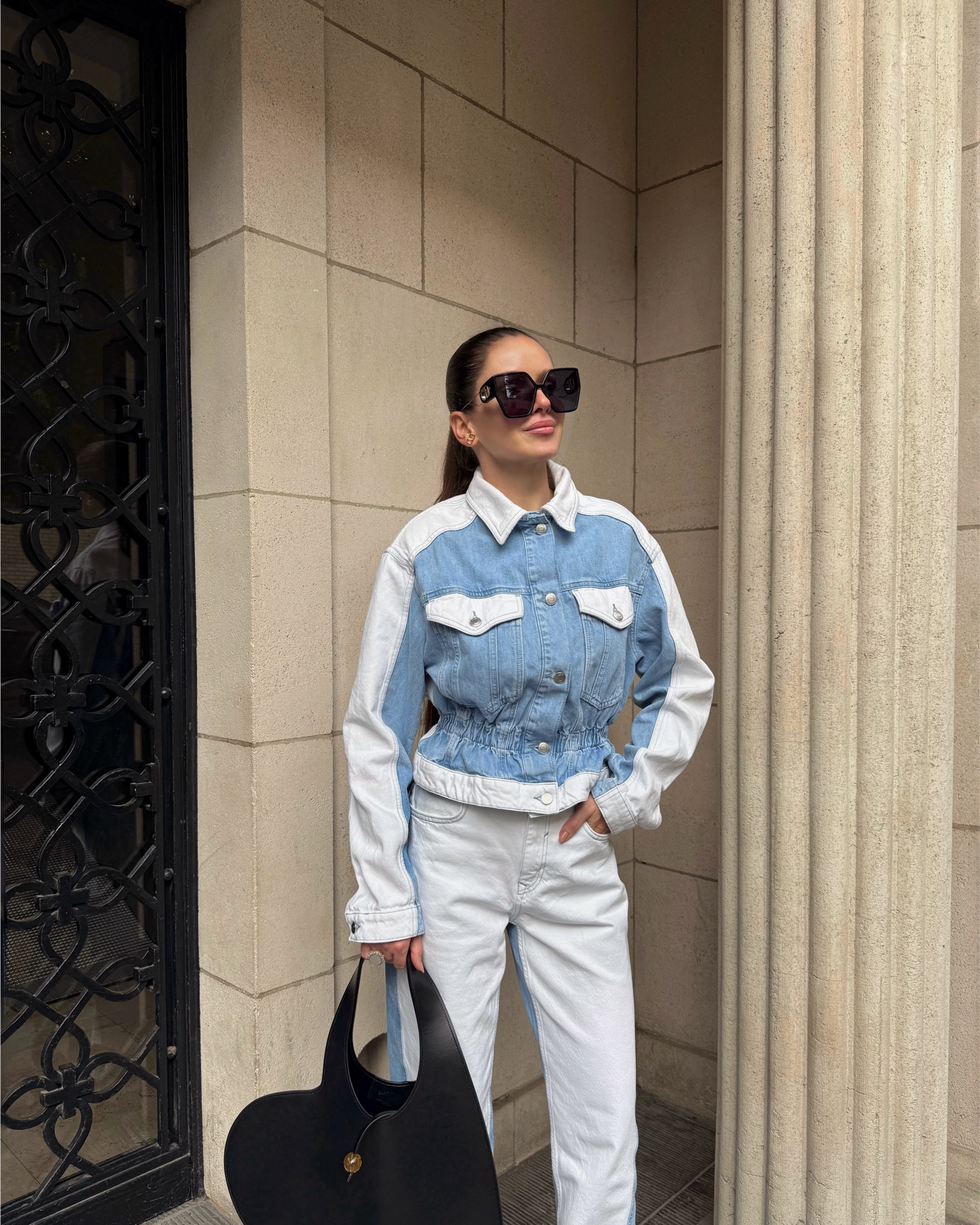 denim on denim 💙


autumn, autumn look, denim, jeans, denim jacket, Coperni, Coperni bag, denim on denim, fall, denim look, casual, streetwear, loafers

#LTKjeans #LTKautumn #LTKstyletip