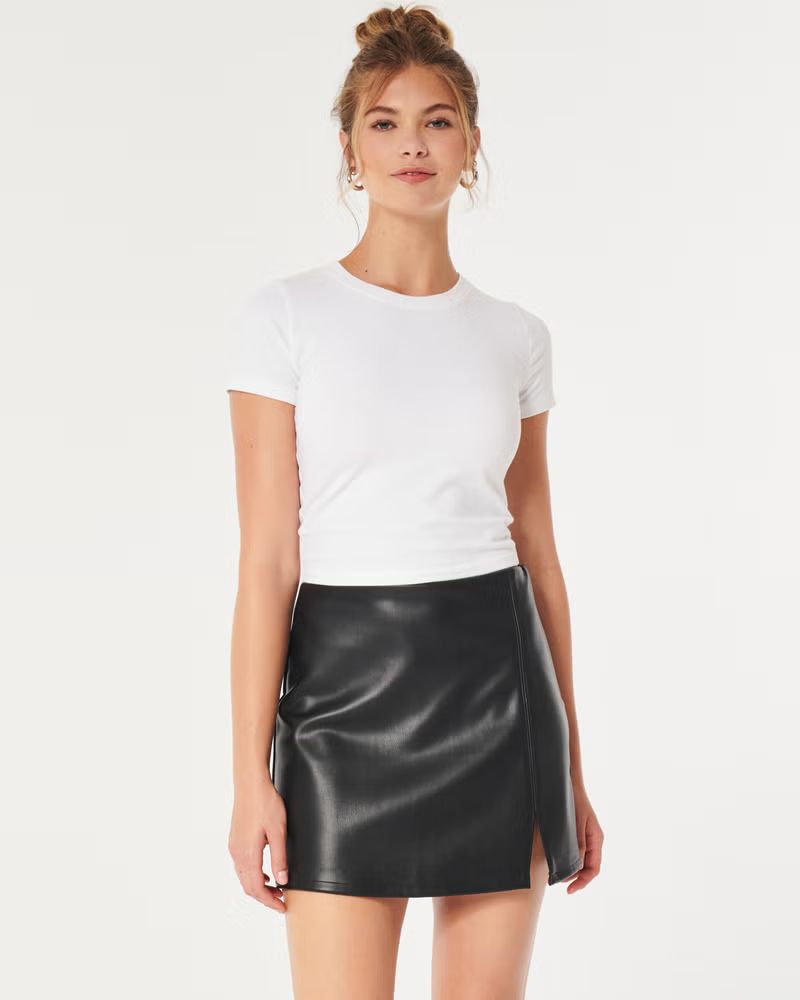 Ultra High-Rise Vegan Leather A-Line Mini Skirt | Hollister (US)