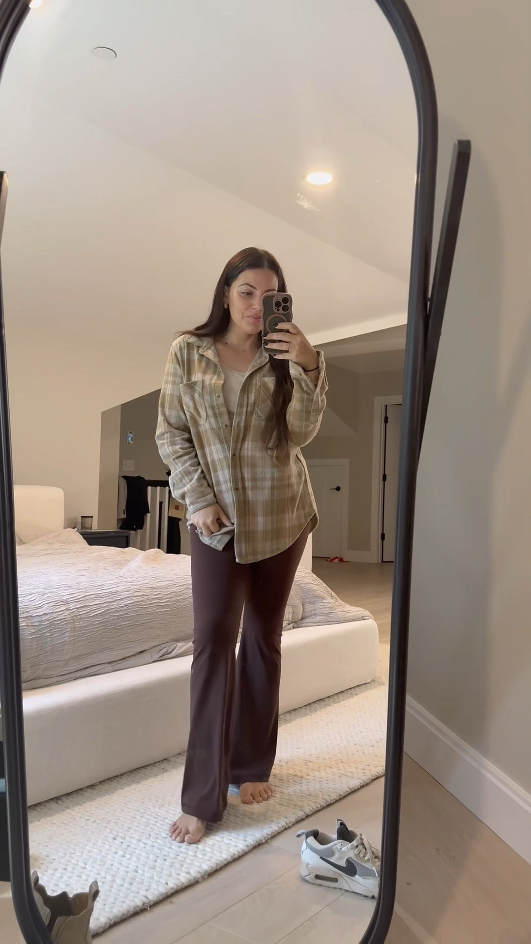 Flare Leggings and Flannels are my Fall personality 🤎🐻🍂

Medium Short in the Leggings and they are on sale under $30 right now !! I also have the matching top but not wearing here 

#flareleggings #miniflare #flannel #falloutfit 

#LTKPetite #LTKActive #LTKSeasonal