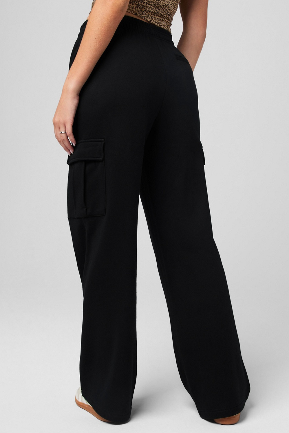 Cozy Fleece Wide Leg Cargo Sweatpant | Fabletics