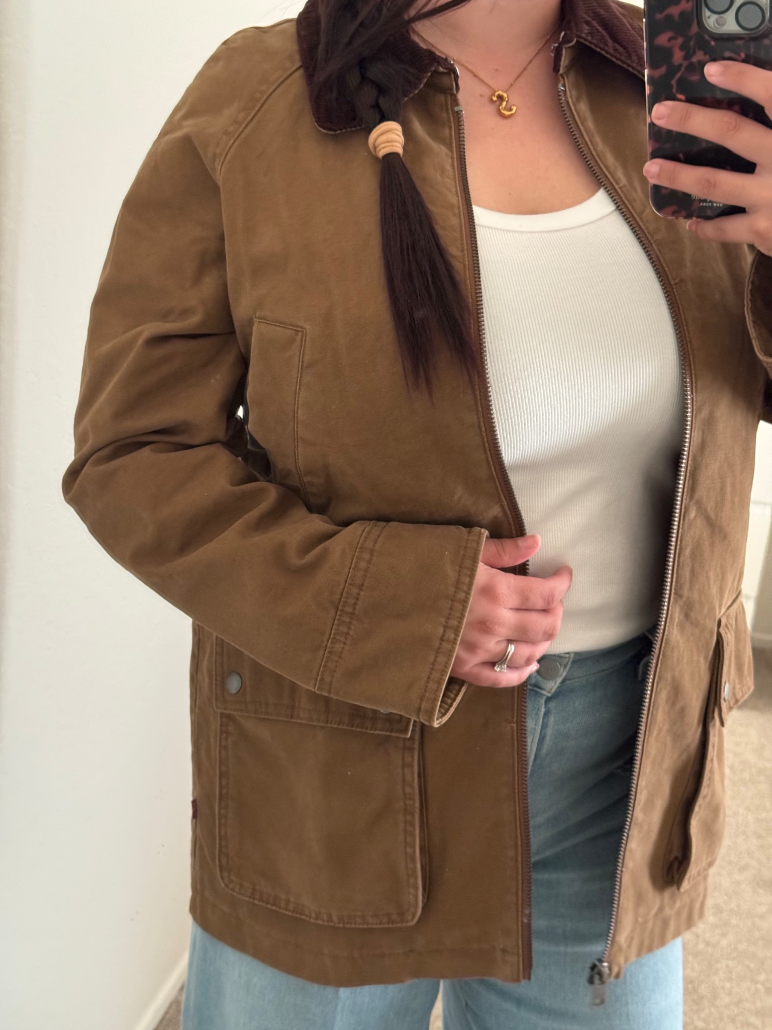 OOTD 
Barn jacket by Levi’s
Uniqlo white tank top
Paige jeans
Kate spade tortoise phone case


#LTKgrwm #LTKNYFW #LTKootd