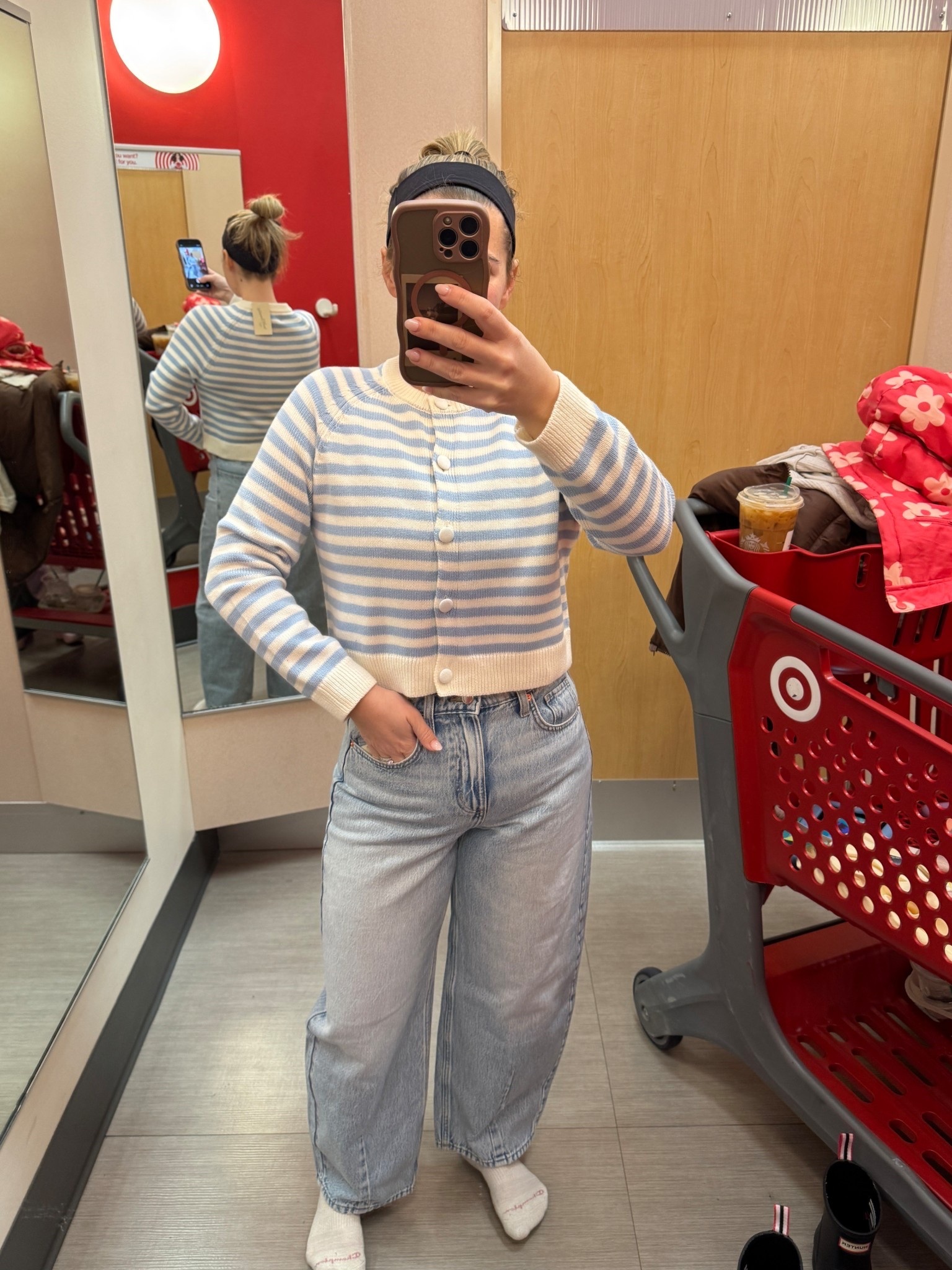 Barrel jeans & baby blues ❄️

#LTKootd #LTKgrwm #LTKdayinmylife