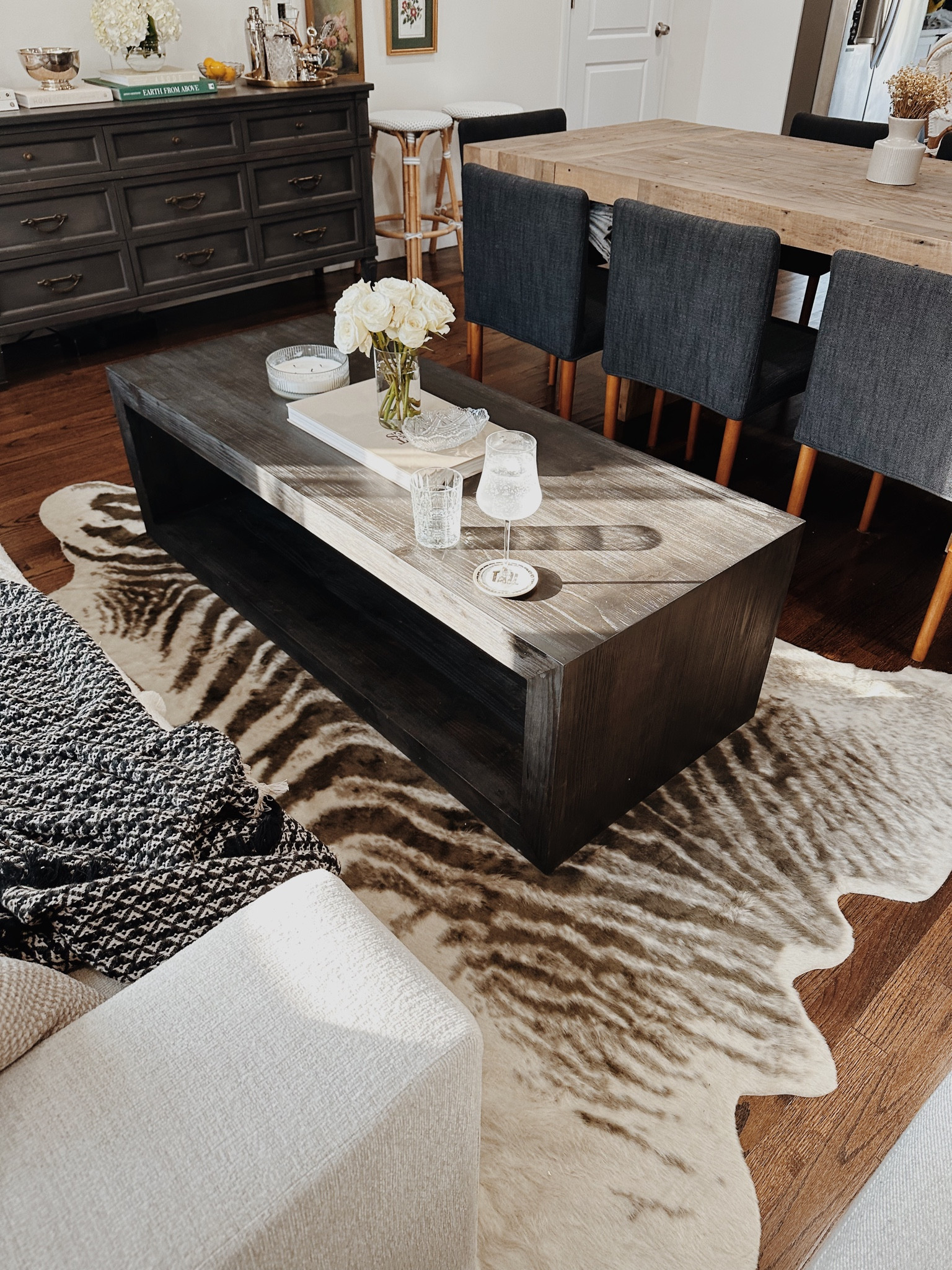 New coffee table and new rug!

Home decor, home design, living room finds 

#LTKSeasonal #LTKunder100 #LTKhome