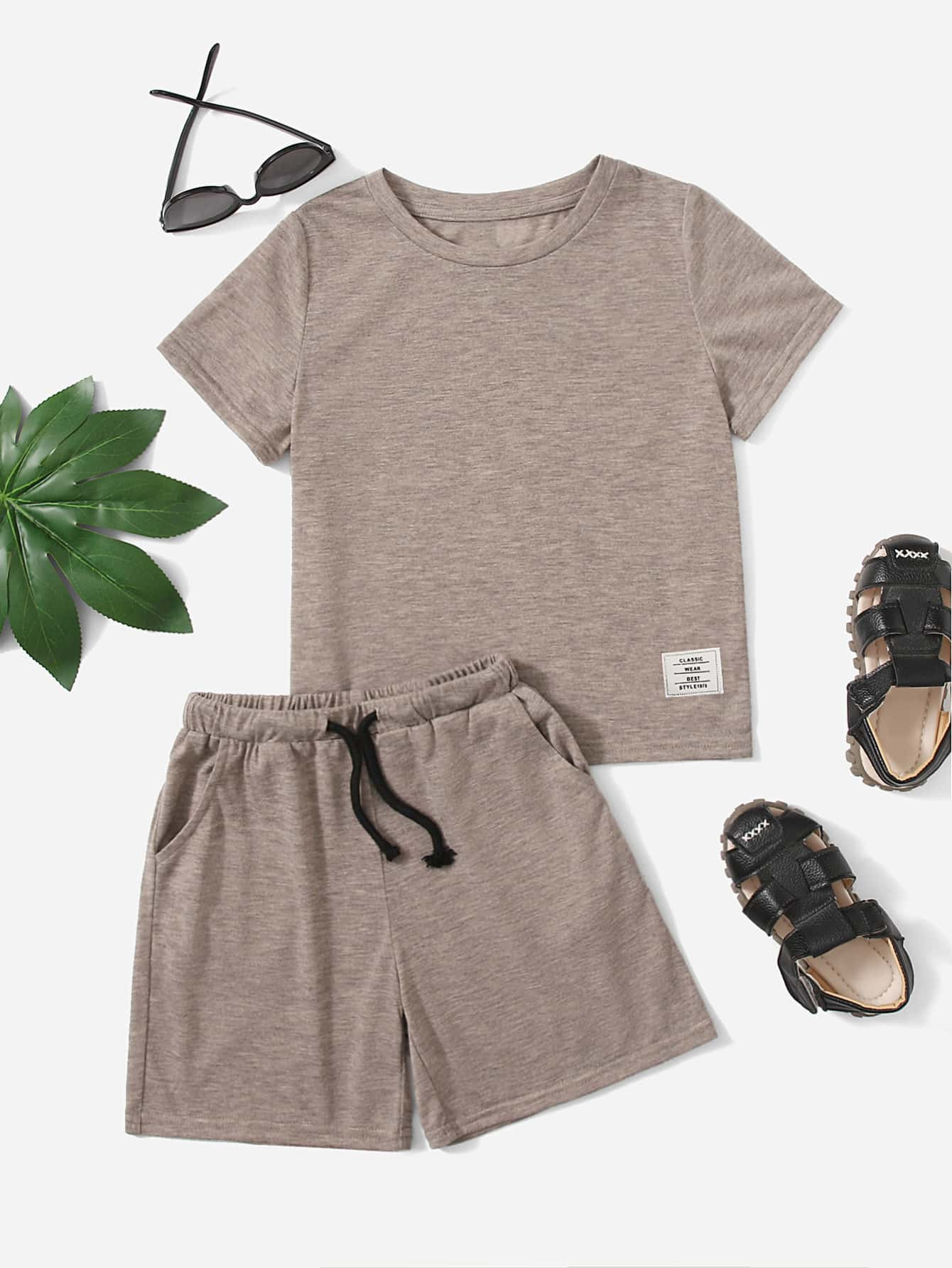 New
     
      SHEIN Toddler Boys Solid Tee & Drawstring Waist Shorts | SHEIN