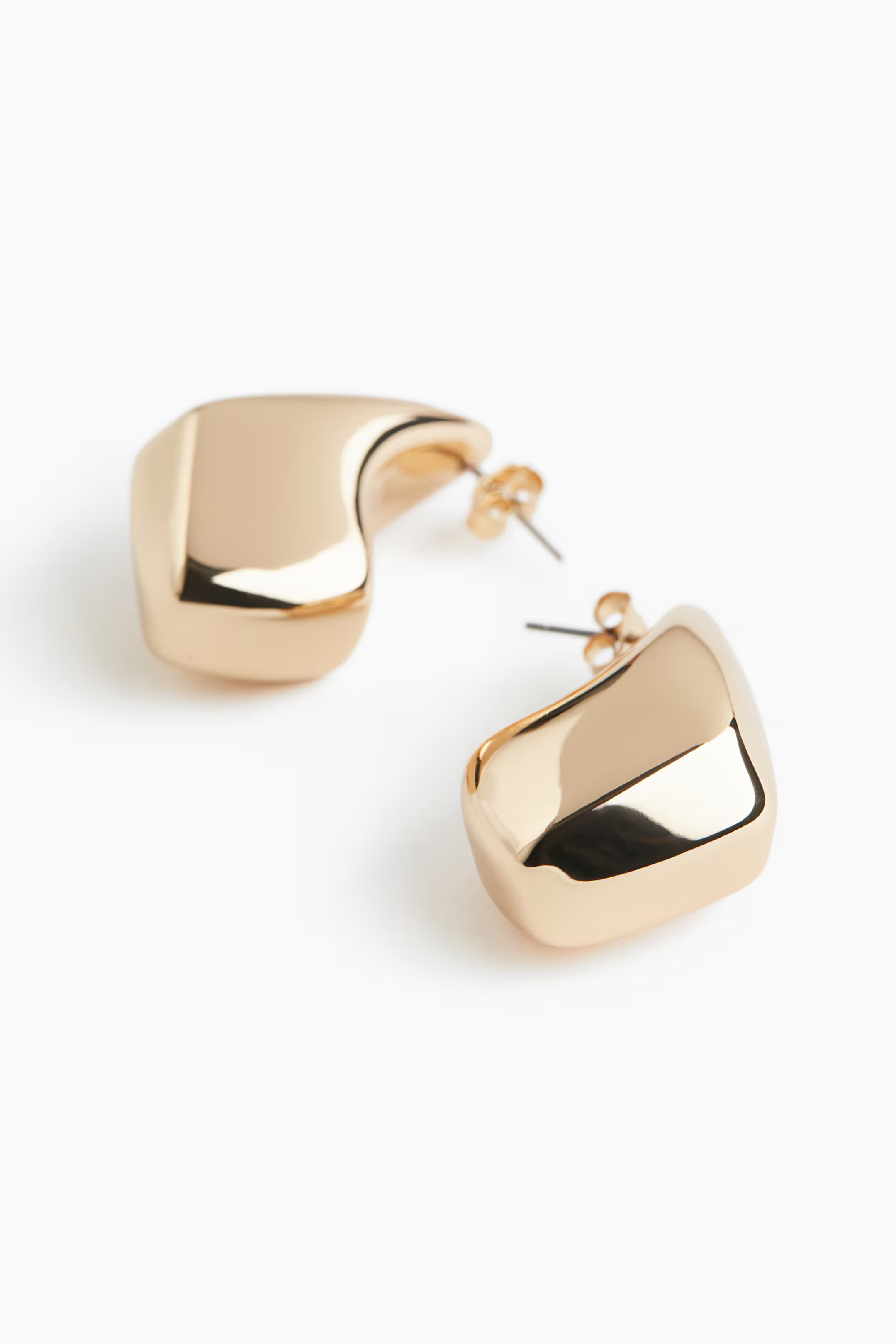 Statement earrings | H&M (UK, MY, IN, SG, PH, TW, HK)