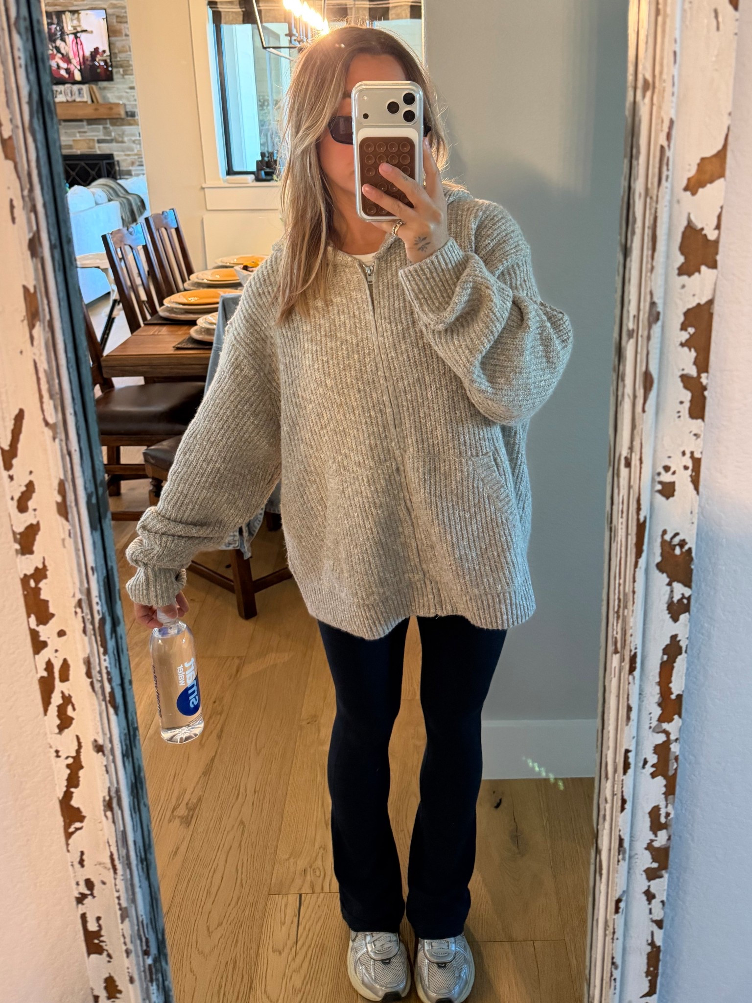 Abercrombie men’s hoodie size M perfect over leggings for a cute casual look

#LTKCyberWeek