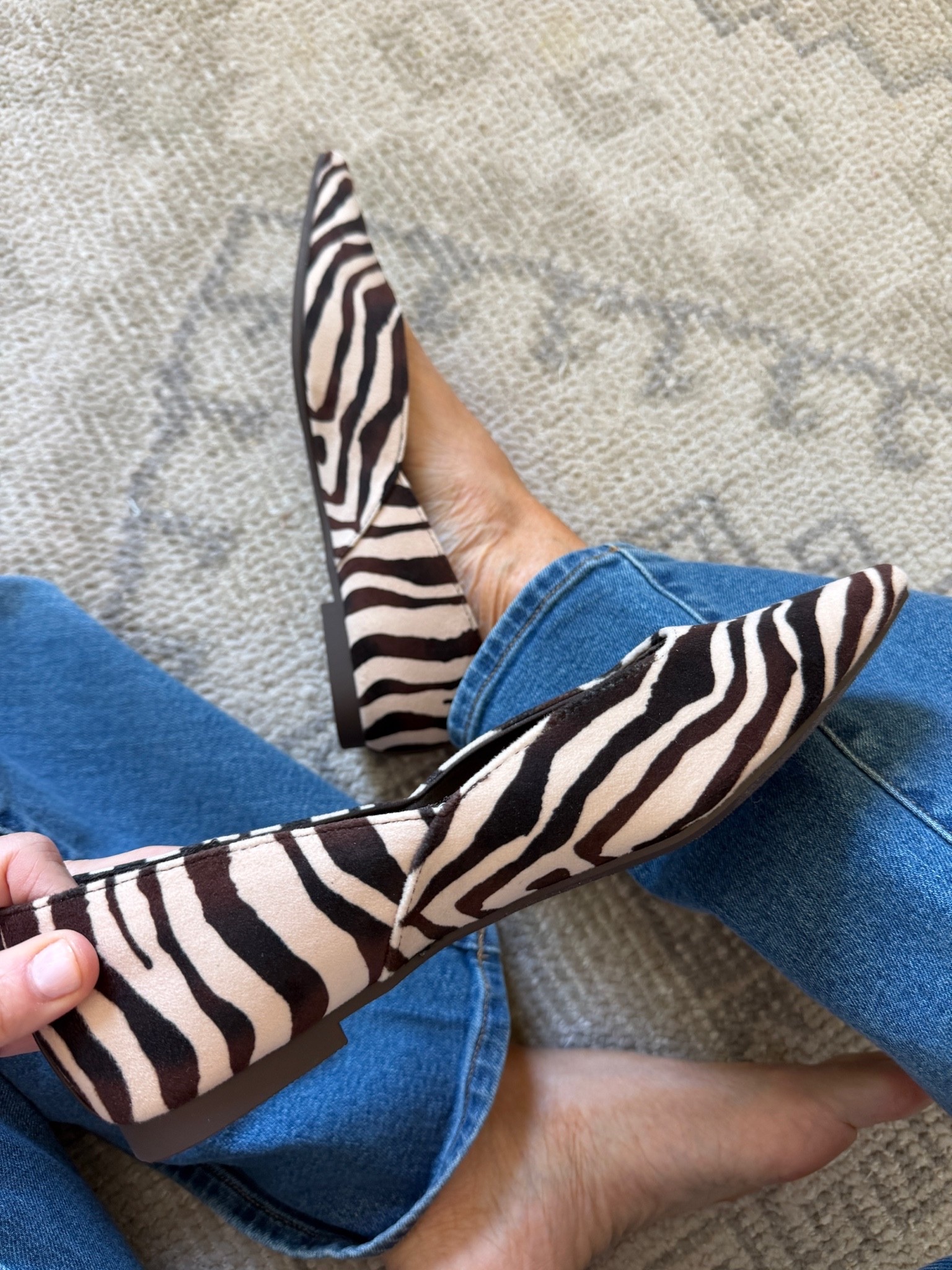 These new flats @Target are SOOO comfortable and cute. I’m between a 7.5 and an 8 and sized down to a 7.5

#LTKOver40