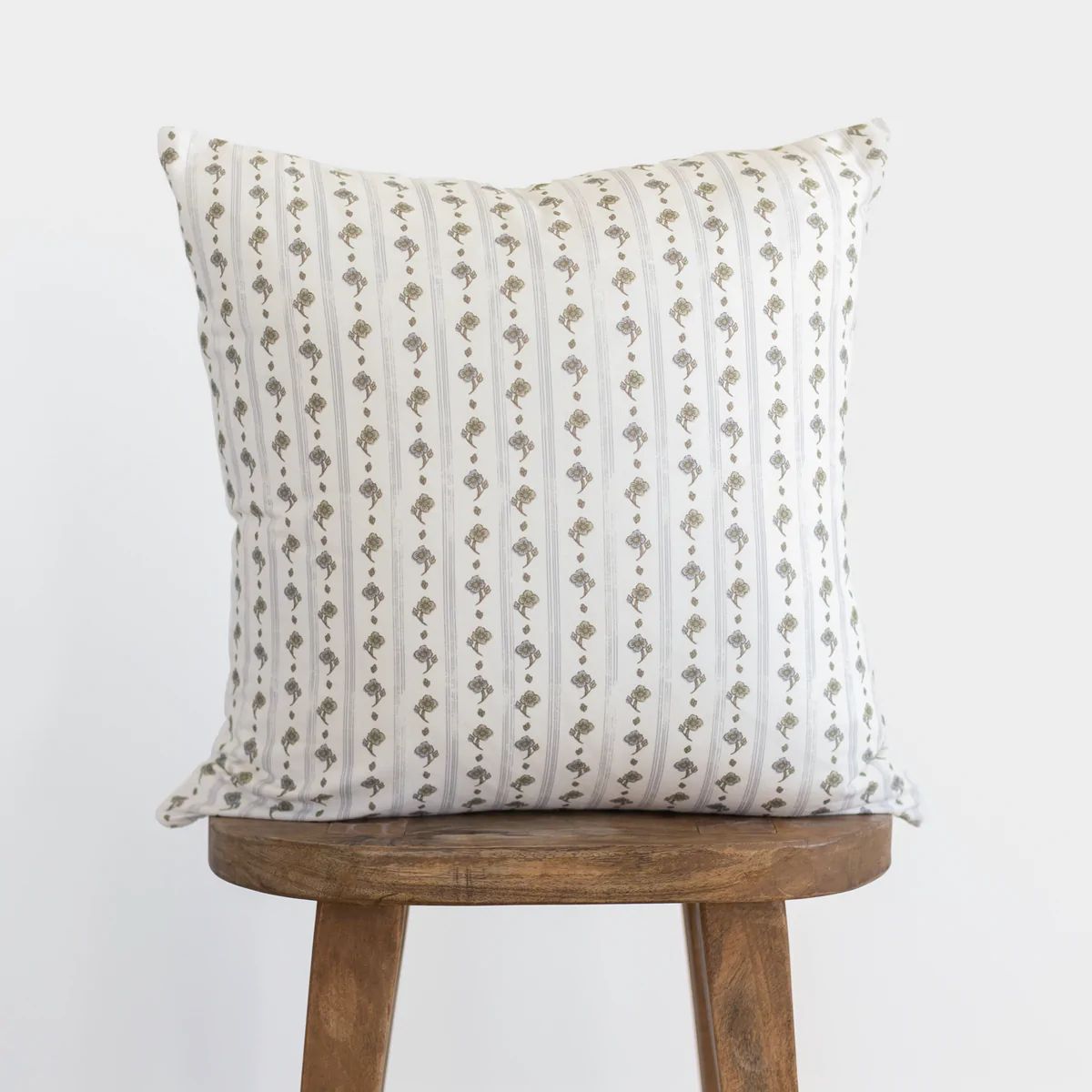 Aspen in Cream - 22" Moroccan Pillow Cover | Woven Nook