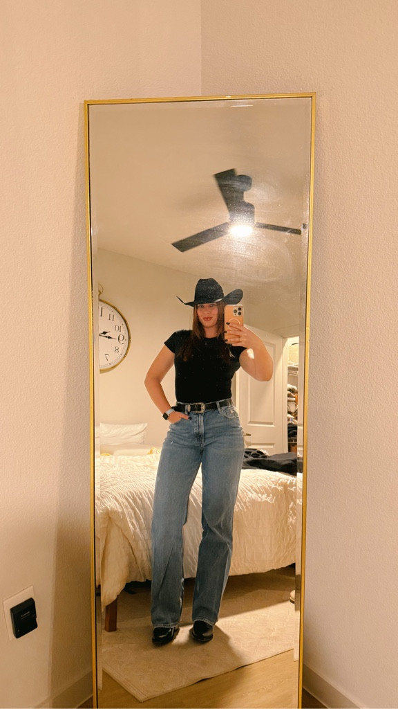 the best wide leg jeans

for reference i’m 5’7 wearing a size 27 regular length in the curve love fit 

#LTKgrwm #LTKootd #LTKTall