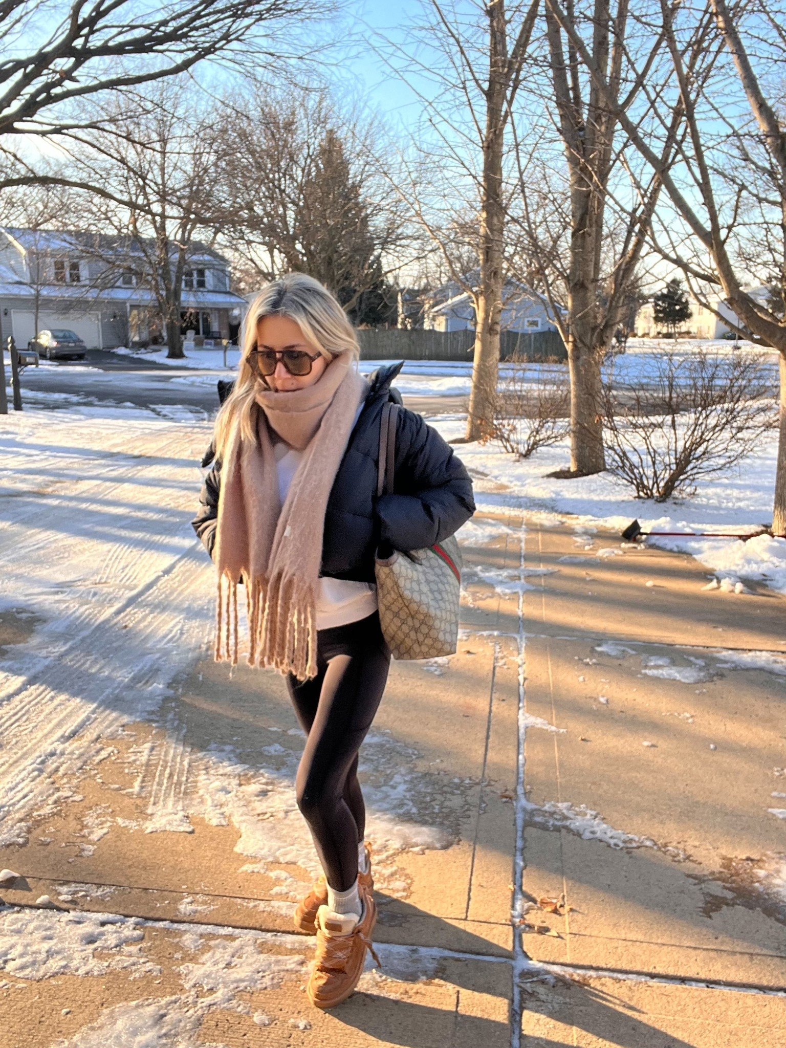 Cozy sneaker vibes 🤍
From workouts to errands