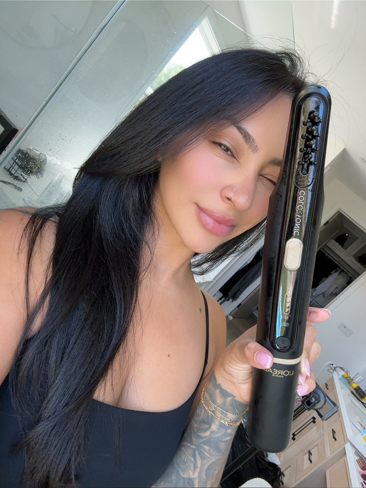 Say goodbye to salon trips and hello to salon-quality color at home with @lorealparisusa Colorsonic! Get yours now at @target! 🛒💫 #Colorsonic #target