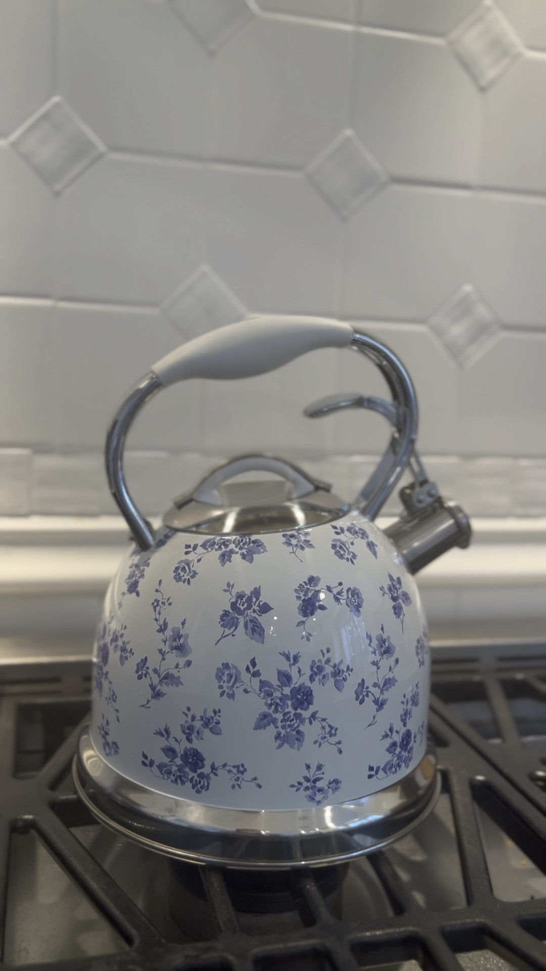 For the tea loving grandmillennials🫖 love this @lauraashleyusa blue and white tea kettle I bought on Amazon 💙

grandmillennial style • Amazon finds • blue and white • grandmillennial • traditional home • cottage core • cottage core interior design • preppy aesthetic 

#amazonhome #amazonhomefinds #blueandwhiteforever 

#LTKfamily #LTKfindsunder100 #LTKhome