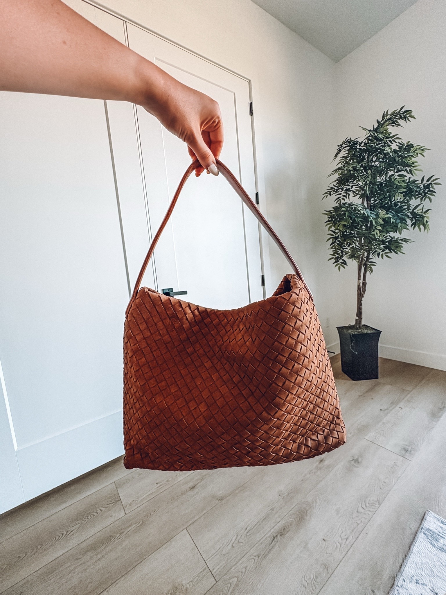 Love this tote bag! It’s cute and just the right medium size! Not too big but big enough for my mac laptop and some diapers and wipes for a quick outing with my baby!

#LTKmomlife #LTKWorkwear #LTKSeasonal