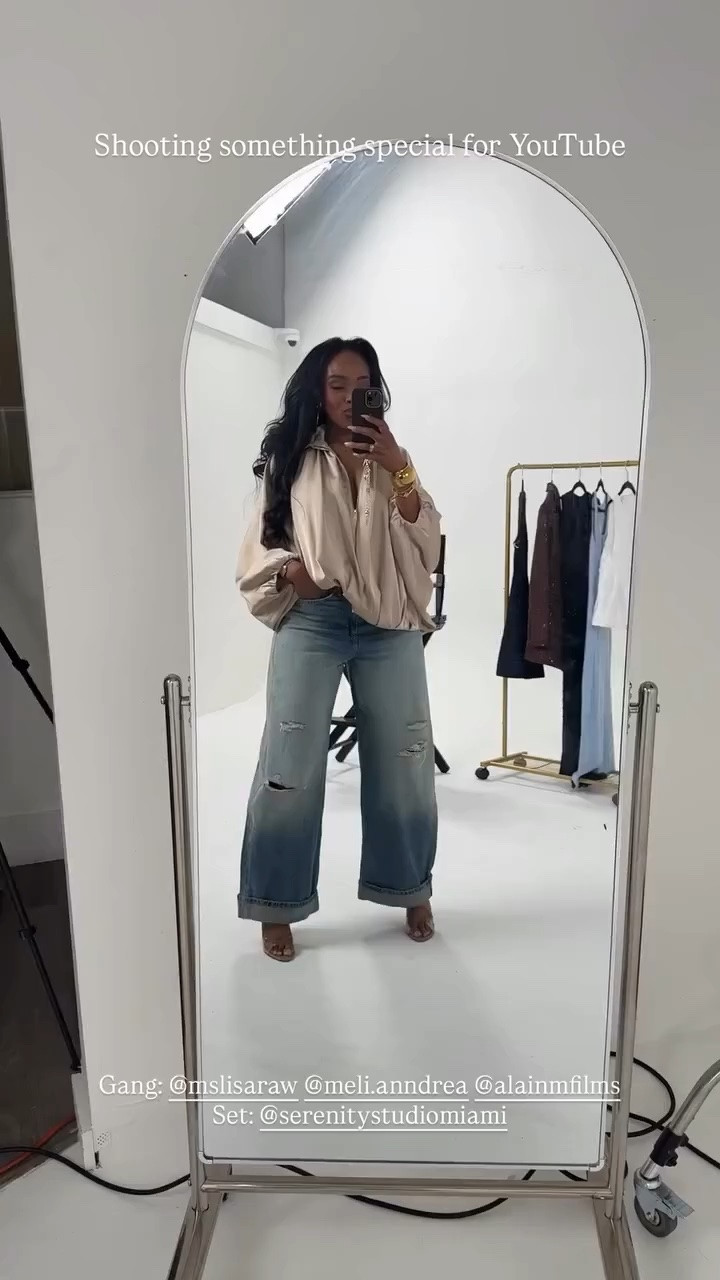 Behind the scenes of something SO exciting 🎥✨

There’s just something about oversized denim, neutral tones, and a studio day that feels effortlessly cool. This look is the perfect mix of relaxed and elevated with the oversized blouse, wide leg denim, and gold accessories giving that luxe off-duty vibe.

I’m all about investing in versatile wardrobe staples that can go from casual content days to meetings, travel, and everyday wear. Pieces like these always end up being the most worn because they style so many different ways, making the cost per wear so worth it.

Perfect for content days, casual meetings, coffee runs, airport looks, studio shoots, and elevated everyday outfits.

5’4 | 140LBS | 34D-27-40 | size small or 4

Wide leg jeans outfit, oversized blouse outfit, casual chic style, content creator outfits, studio day look, elevated denim outfits, neutral fashion inspo, off duty model style, effortless cool girl outfits, trendy casual looks, luxury inspired style, everyday fashion inspo, relaxed glam outfits

Follow me on Instagram and YouTube @kirasfashionfinds
