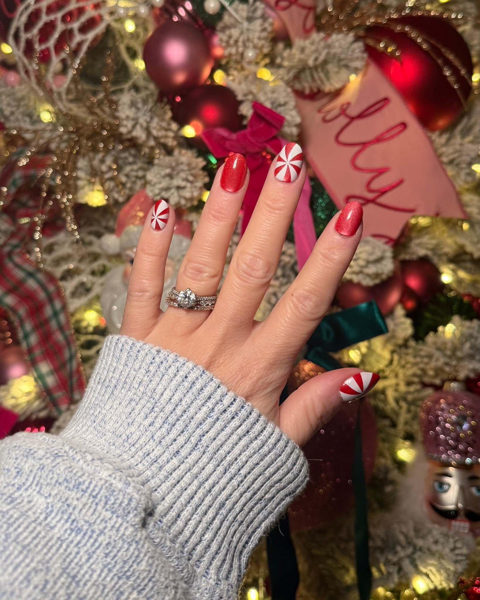 The cutest press on mani for the holidays! Only takes about 10-15 minutes and it costs under $20!! They also make a great stocking stuffer!

#LTKHoliday #LTKGiftGuide #LTKBeauty