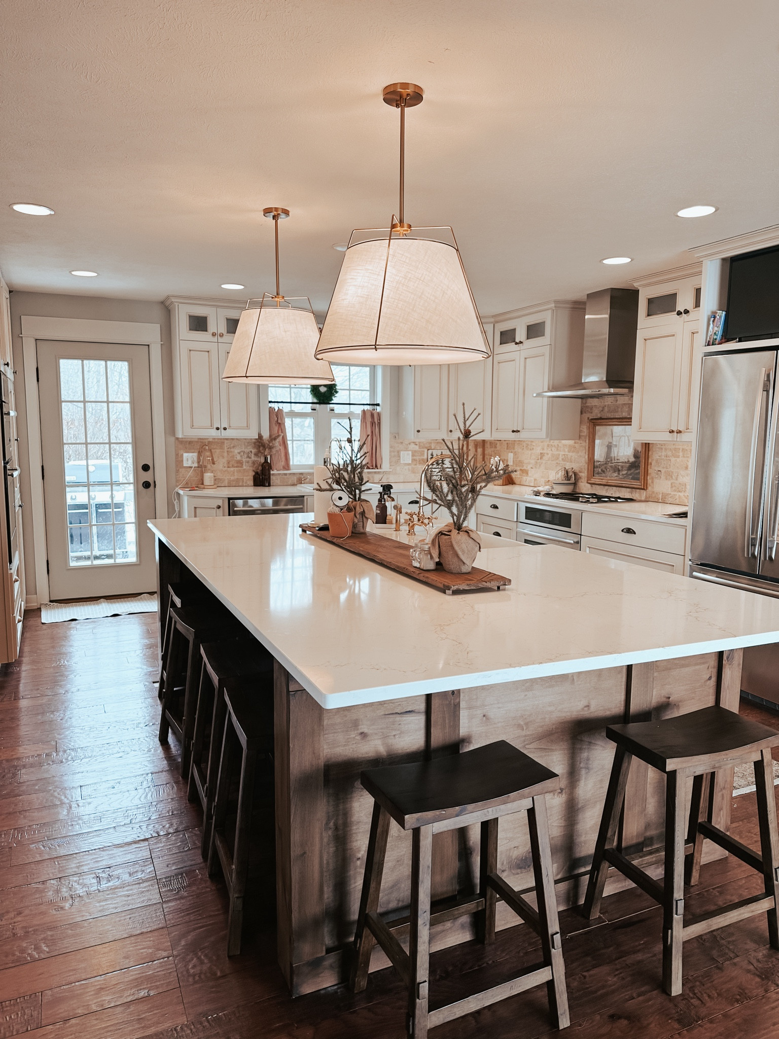 Absolutely in love with these lights and stool combos!

#LTKhome
