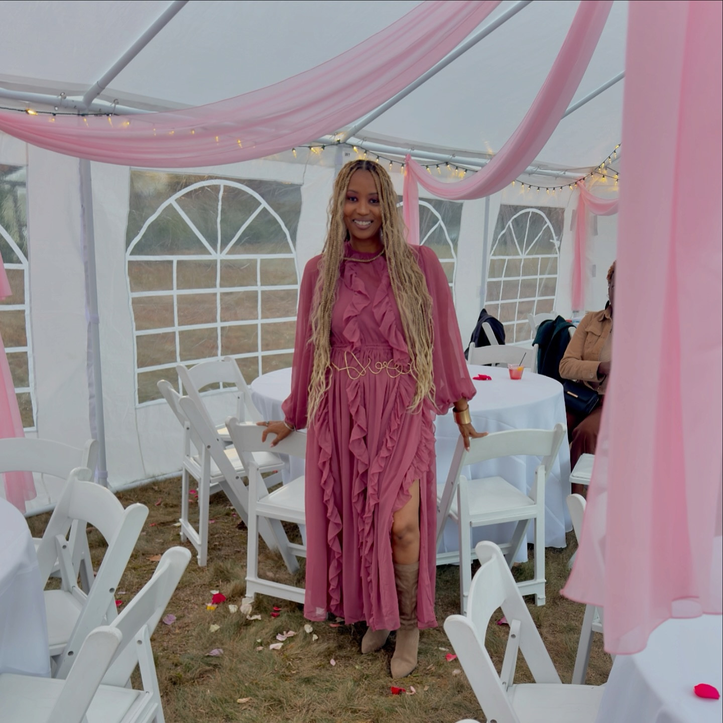 HAPPY SATURDAY✨

Dress & belt: @asos 
Boots: @zara 

~ Congrats to my bestie and the parents to be 👶🏽

How yall like my @chloe inspired look? It was giving boho chic meets Bridgerton… I love a theme 💐

#Fallfashion #stylereels #styletips #fashionreel #outfitreel #outfitsreel #styleideas #virtualstylist #whowhatwear#stylegoals#casualstyle#stylegoals#stylestaples#fashioninspo#casualchic#styleinspiration#streetstyle#highlowfashion