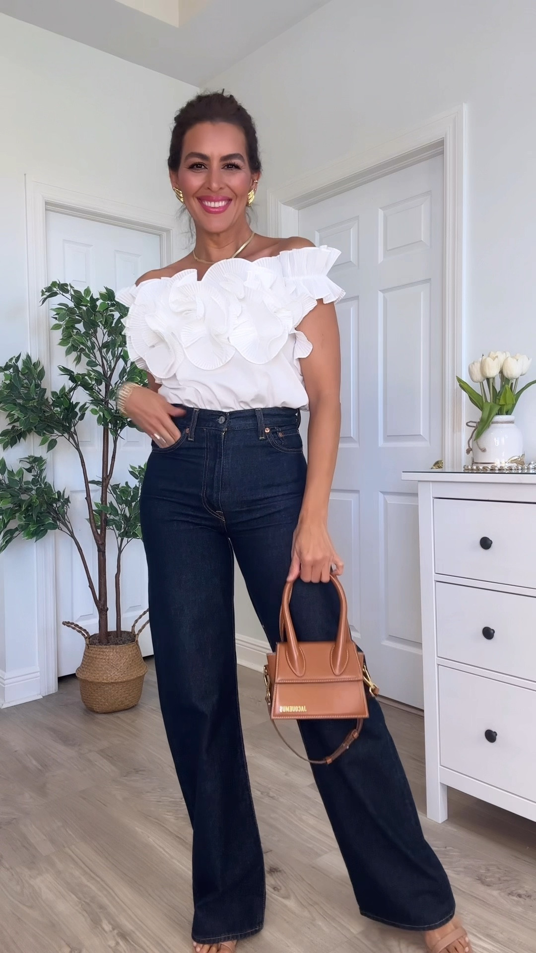 Size S in top, and white pants! Size 26 x 34 in wide leg jeans! 

#LTKTall #LTKOver40 #LTKSaleAlert