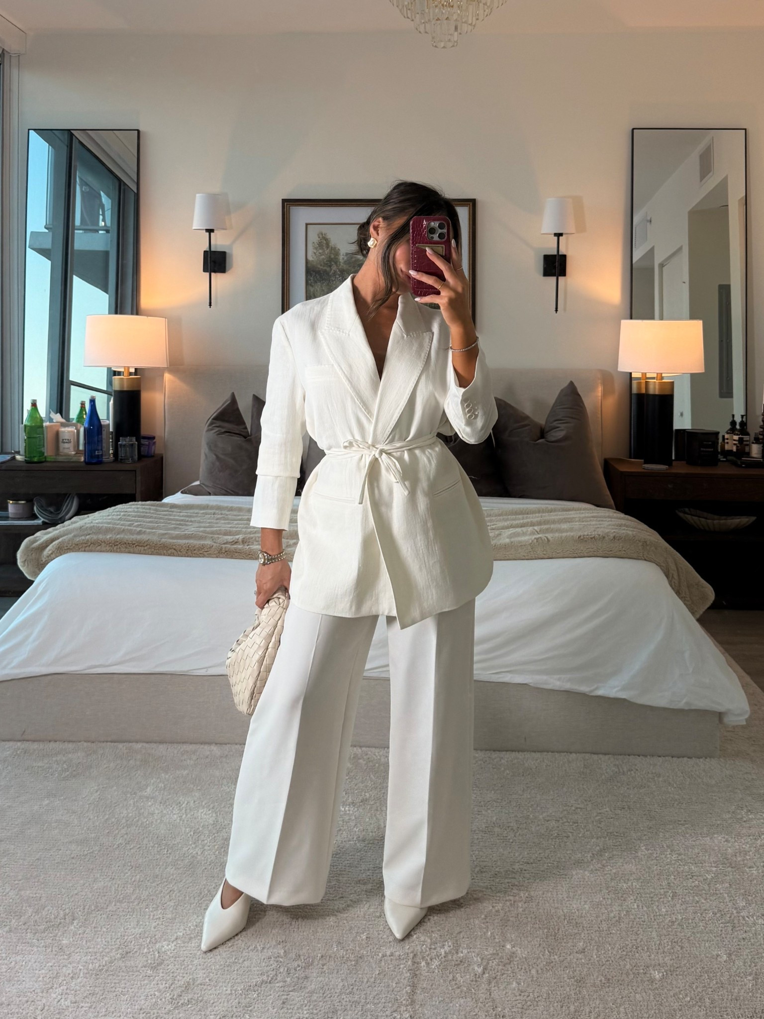 wearing a size XS in the blazer and bottoms! I am 5’0 for reference! The blazer is linen so it’s perfect for spring and warmer weather! I love the silhouette on it- so flattering! 