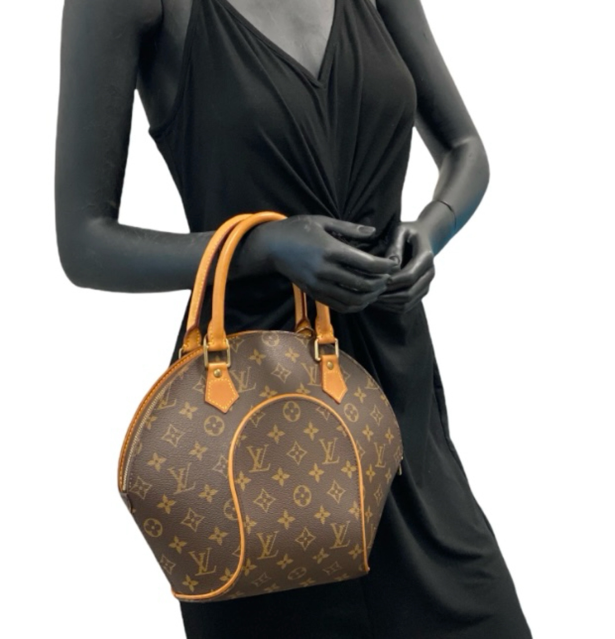Lv bag speedy bag speedy 25 30 20 35 40 mini nano Louis Vuitton purse crossover crossbody cute bag purse mini small medium large gift ideas black dress classy outfit fancy dressy outfit 

#LTKSeasonal #LTKitbag #LTKGiftGuide