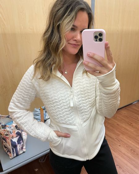 Which color?? This $25 Walmart pullover is so dang good. Such great quality and fit 🥰 also the joggers are on sale for $14. comment, dm or check my stories for links! 
.
#walmart #walmartfinds #walmartfashion #affordablefashion #casualstyle #casualfashion #momstyle #momfashion #fashionreels #fashionreel

#LTKsalealert #LTKunder50 #LTKfit