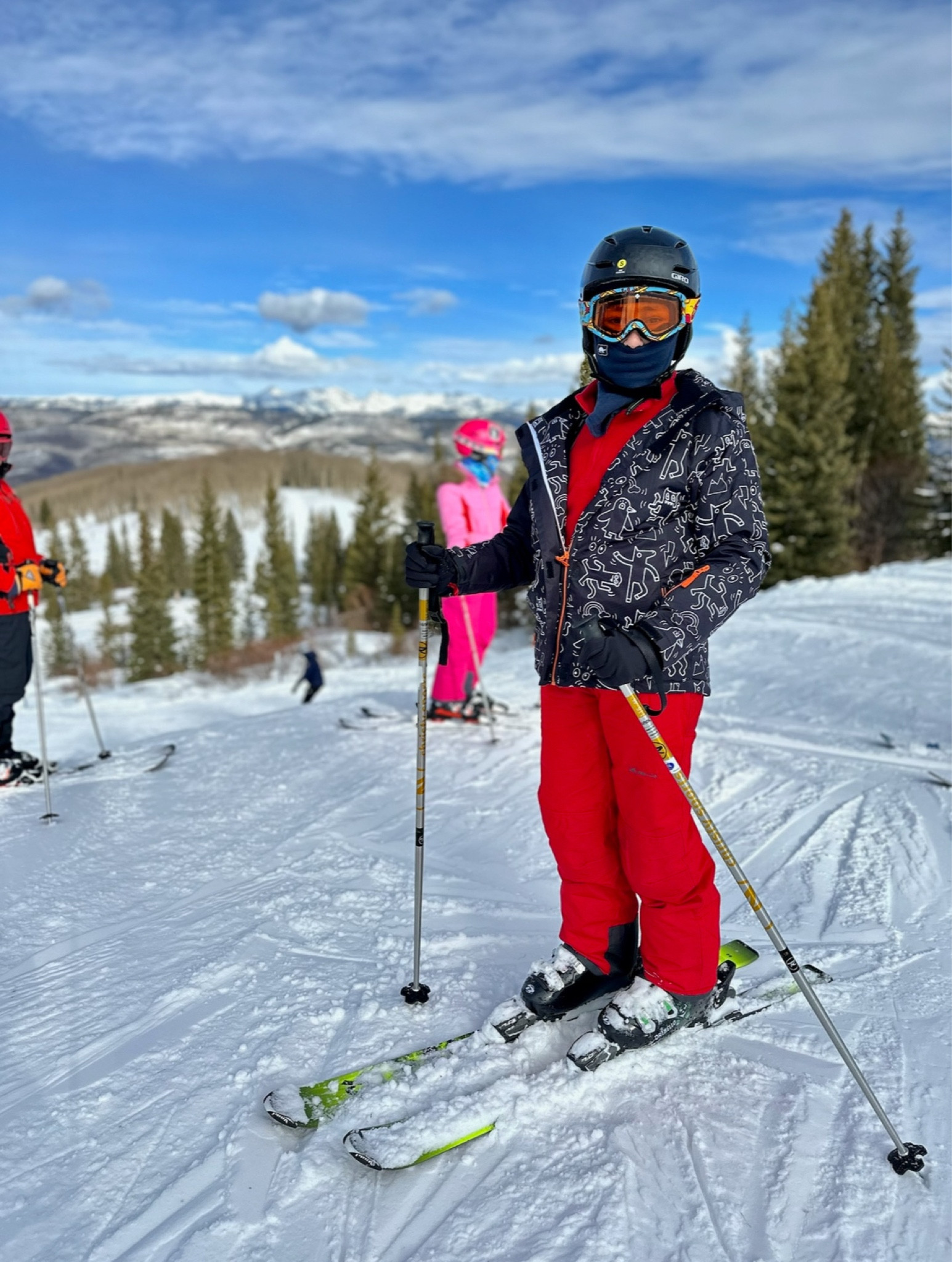 One of my all-time favorite boys’ ski sets! There are so many cute, colorful options—it’s hard to pick just one!

I remember buying ski layers for the first time—it was overwhelming. Here’s a simplified list:

What to Buy:
	•	Snow jacket & pants – Look for pockets on the chest or arm for the lift ticket card.
	•	Thermal base layer set
	•	Fleece 1/4-zip mid-layer
	•	Gloves or wool glove inserts & mittens – I prefer mittens.
	•	Ski socks
	•	Face mask
	•	Goggles

What to Rent on the Mountain:
	•	Ski boots
	•	Skis & poles
	•	Helmet

#LTKSeasonal #LTKActive #LTKStyleTip