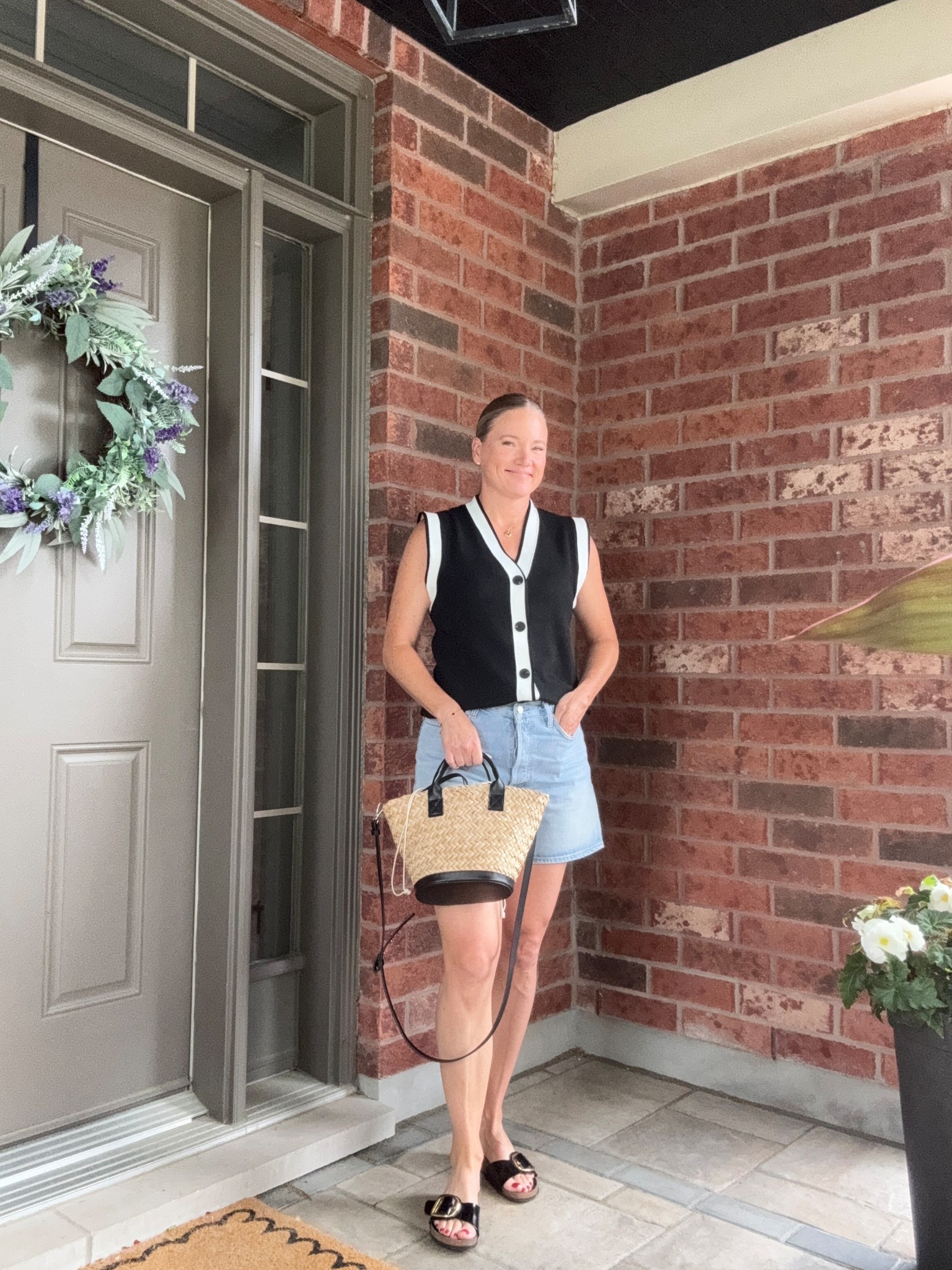 Easy denim short style 

#LTKcanada #LTKsummer