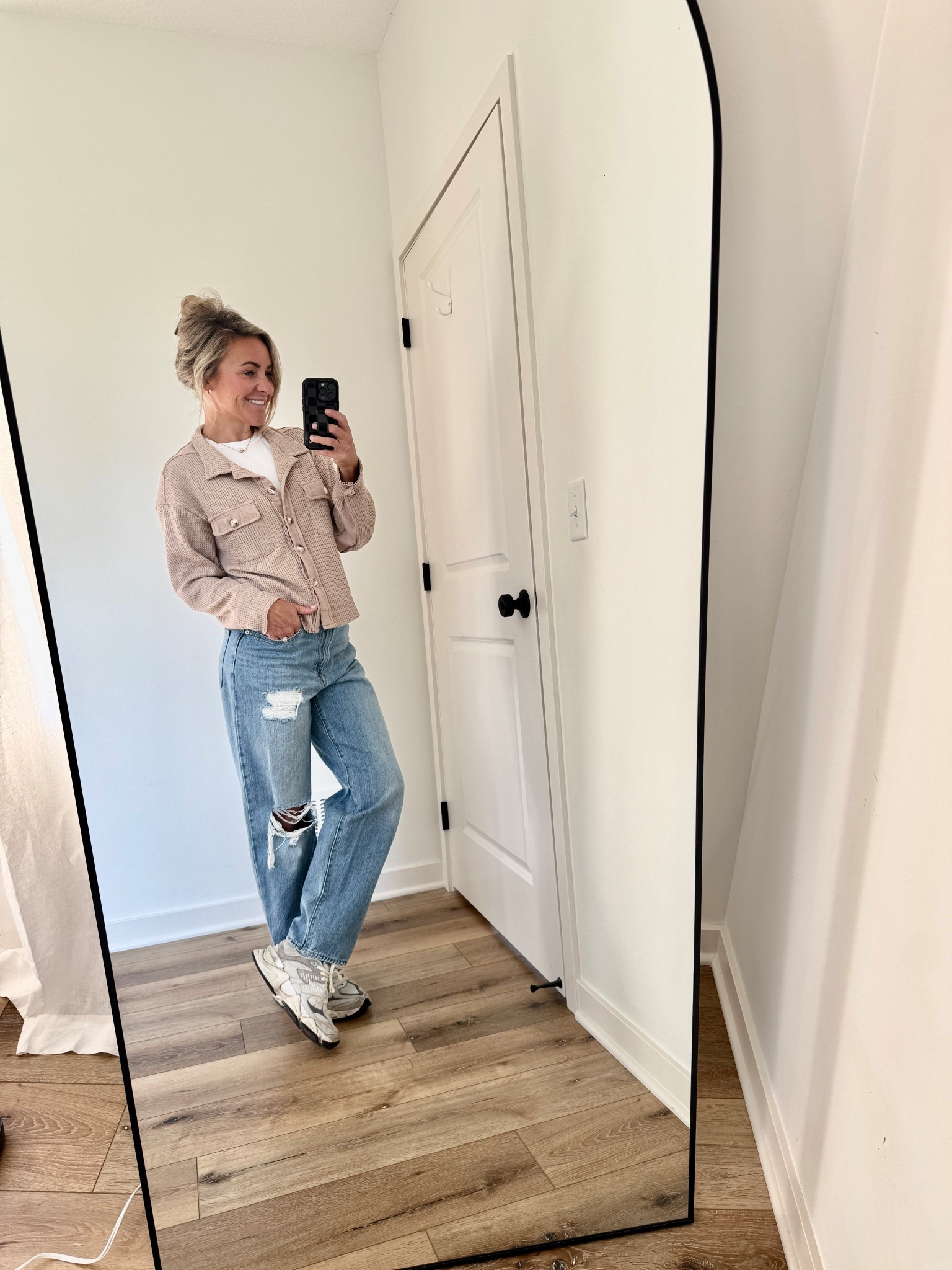 Cozy comphy fall momfit 🫶🏻
Love the length and weight of this waffle crop top! In these Levi’s I got a size up for a baggier look, I also linked similar ones I love since the Levi’s stock is low! 

#LTKStyleTip #LTKSeasonal #LTKFallSale