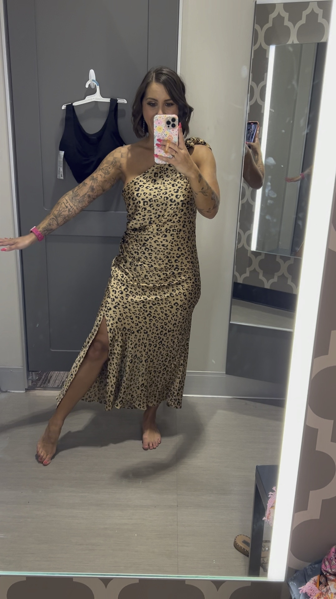 I’m obsessed with this dress. It’s ruched on the side so it’s very flattering and has a tie one shoulder. I’m wearing a small   

#LTKFindsUnder50 #LTKParties #LTKSeasonal