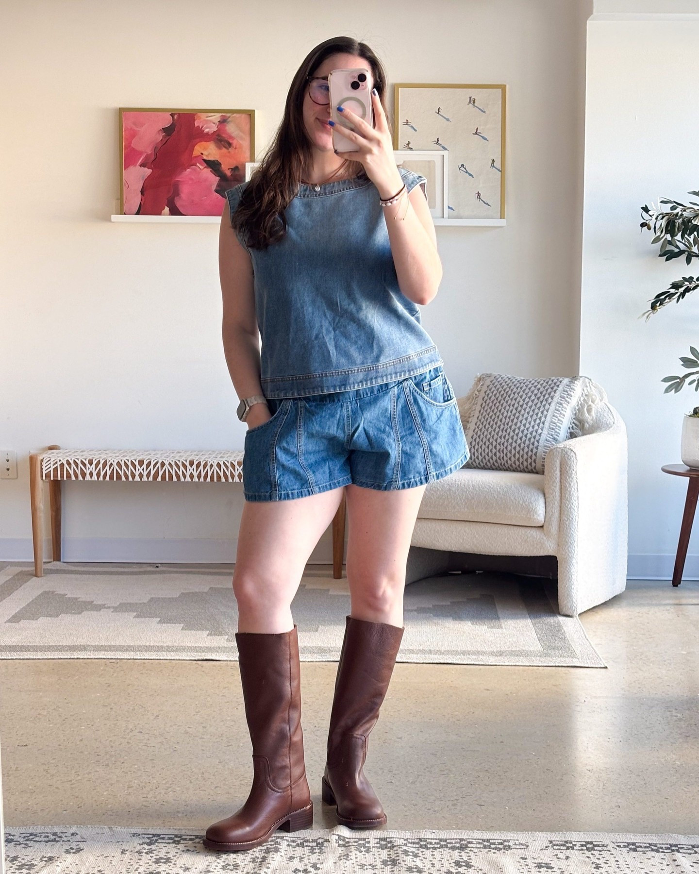 Dreaming about spring 🌼

Last spring/summer, shell tops were our go-to & so many favorites sold out fast. I just tried these two new ones from Social Threads and they’re really good. They’re cropped in the best way (hit just below the top of my pants, not at the belly button), so the length feels super comfortable. They’re also a bit thicker than the linen styles we loved last year, which gives them a little more structure.
