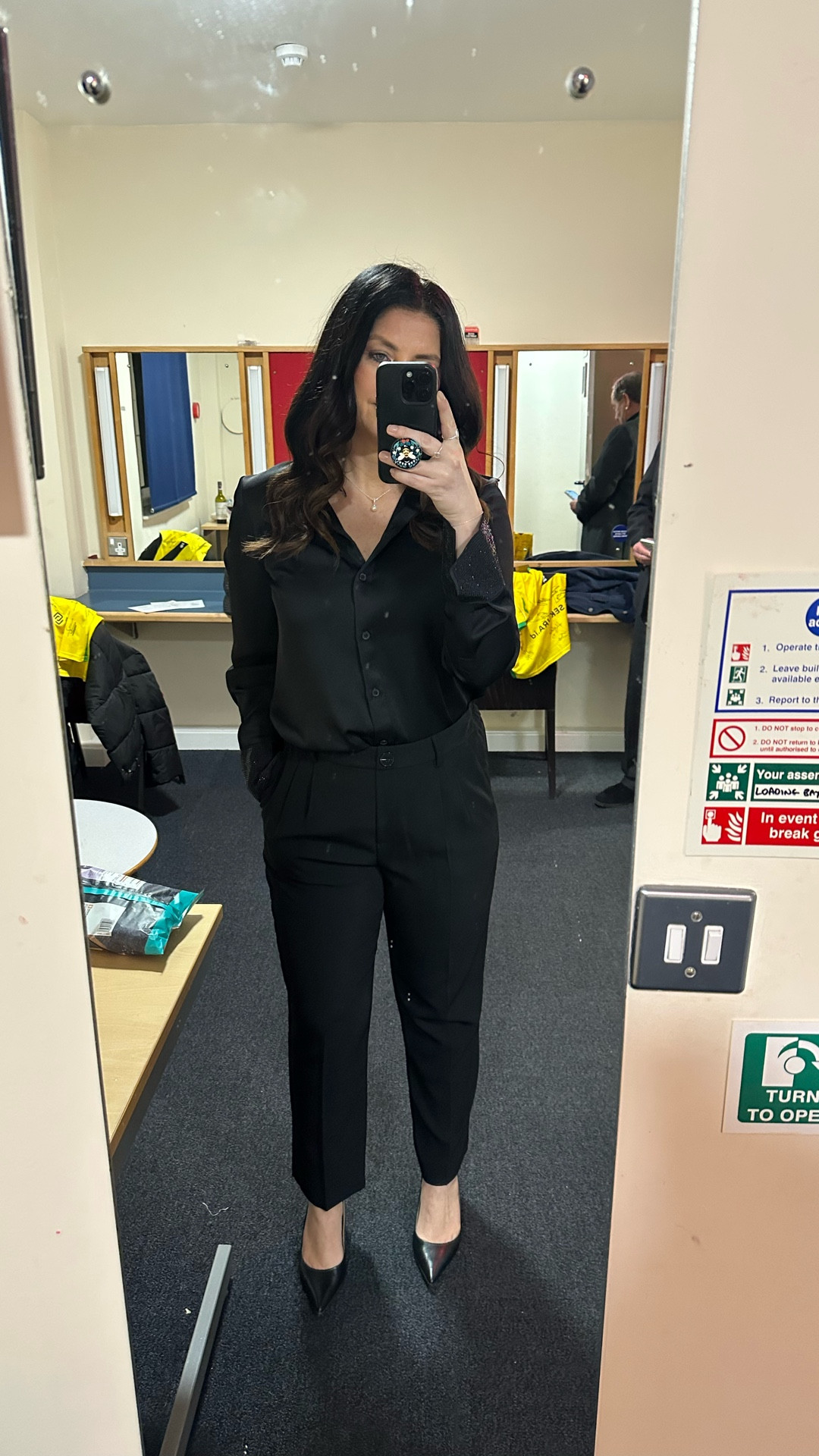 Back to black 

Rhinestone
Satin shirt
Black satin
Tapered trousers
Forever comfort
Pumps
Jimmy Choo


#LTKstyletip #LTKover50style #LTKautumn