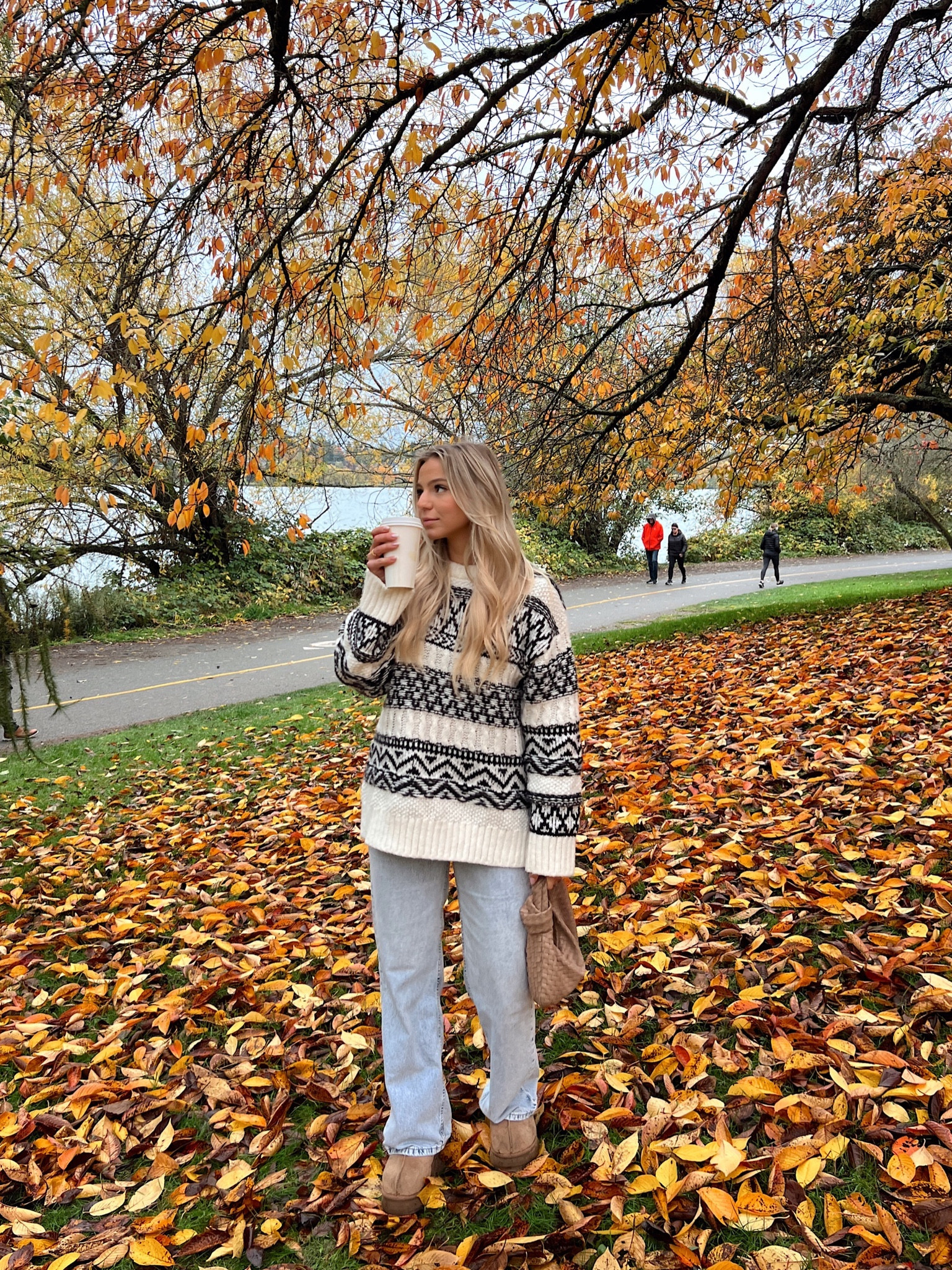 Cozy walk in the park fit 🍂🧸

#LTKHoliday #LTKSeasonal #LTKstyletip