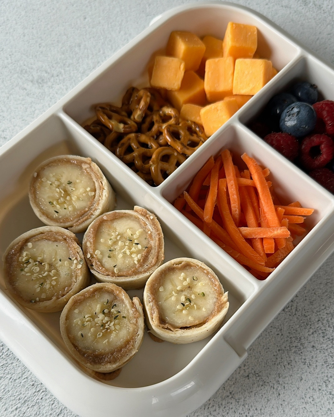Toddler Lunchbox Idea: Granola Butter & Banana “Sushi” Rollups!
Toddler chopsticks make engaging with this meal more fun for little ones😊

#toddlerlunch #lunchboxideas