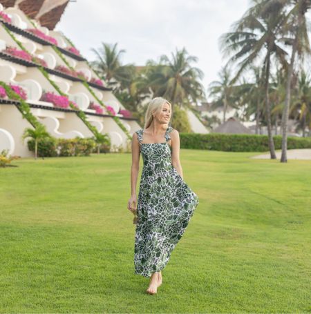Vacation mode on 

My @kennyflowers maxi dress is perfect for a vacation or out and about. Wear it with wedges or flats for your preferred look. This dress runs TTS

#KennyFlowers
#ad

📸 
Location @grandvelasmaya x @velasresorts