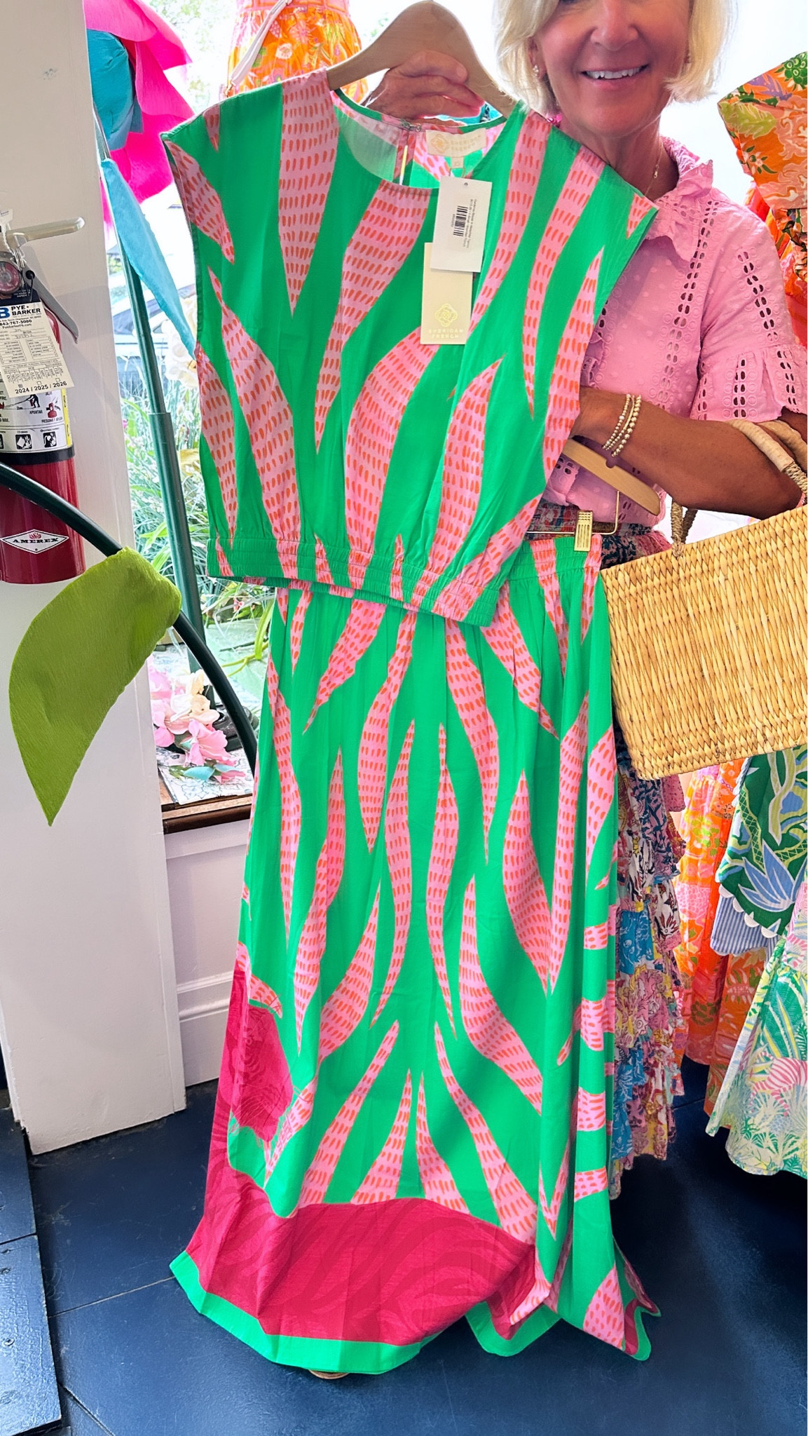 Sheridan French tigress set! So fabulous for a summer party 🐅💞 #pinkandgreen #summerset 

#LTKOver40 #LTKItBag #LTKParties