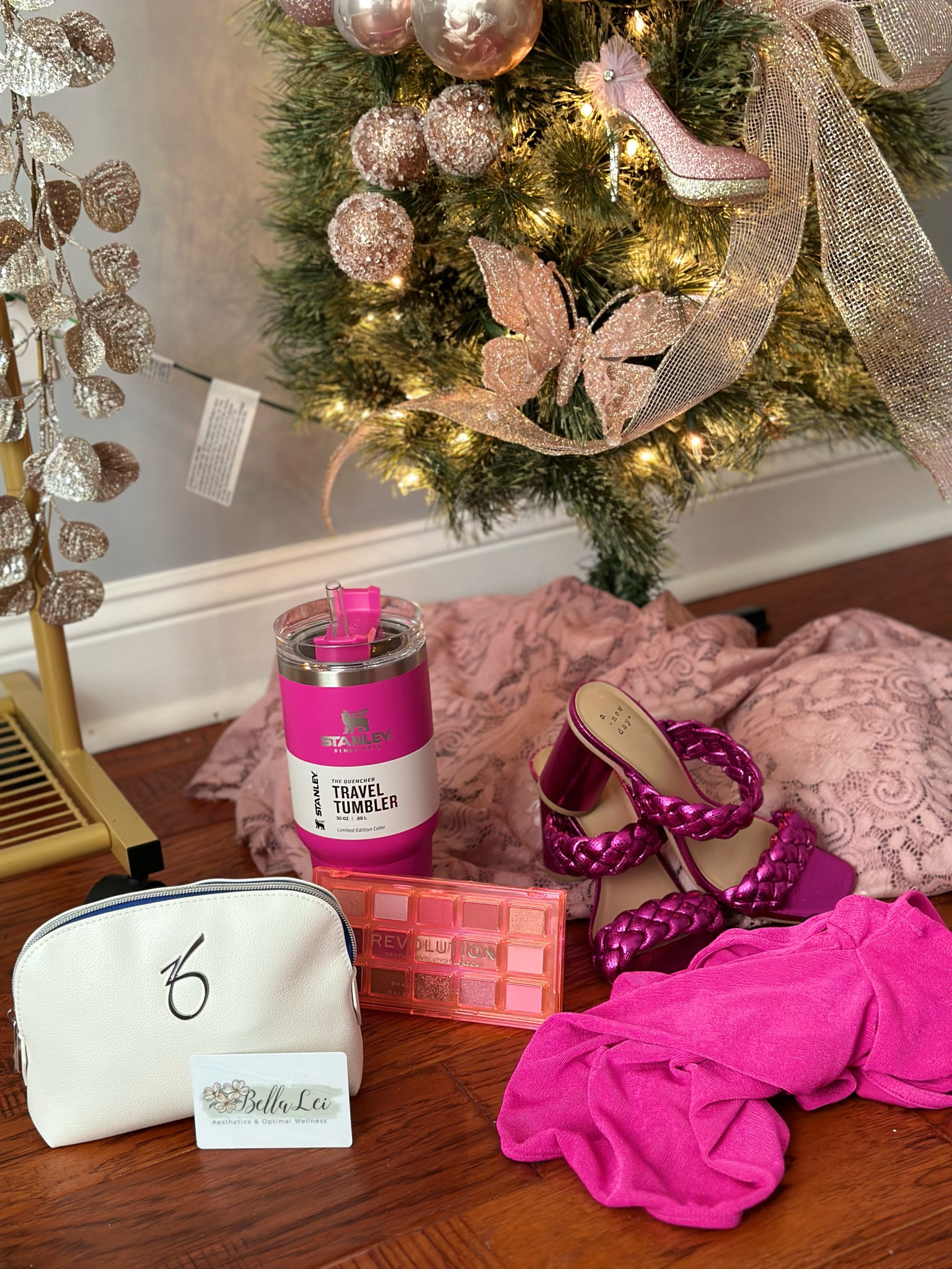 A few of my favorite Christmas gifts 

#LTKFind #LTKunder100 #LTKSeasonal
